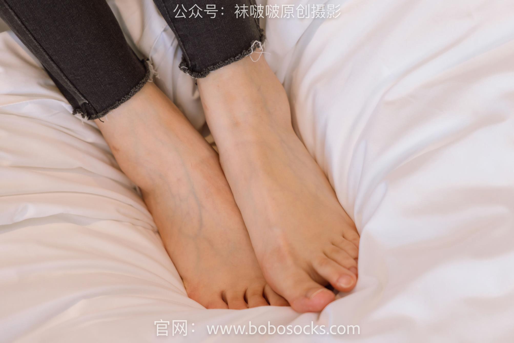 足控在线视频-BoBoSocks袜啵啵-NO.158小甜豆-高跟长靴、白棉袜、裸足