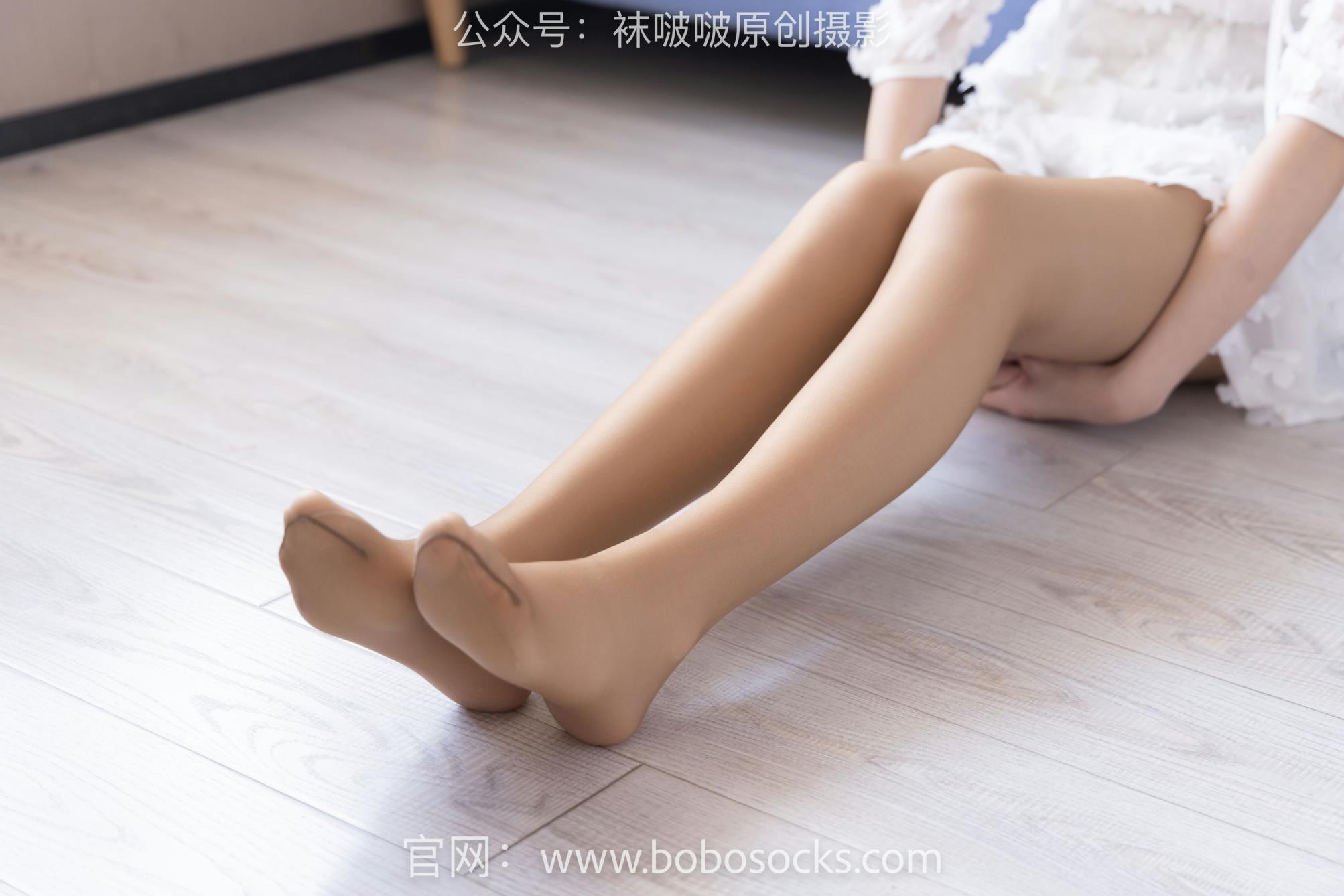 足控在线视频-BoBoSocks袜啵啵-NO.149小甜豆-高跟鞋、咖啡色丝袜（脚尖透明款）、肉丝打底（脚尖透明款）、（两双丝袜叠穿）