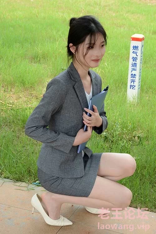 初夏女神-安妮-短裙制服肉丝高跟足秀[110P1V-830M百度网盘] [110p1v-830MB]