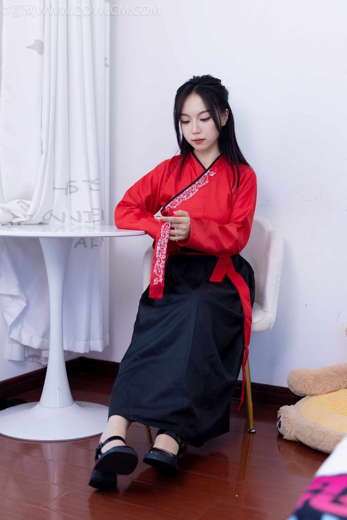 物恋传媒 - NO.2330期 《纱纱》 汉服，皮鞋，白棉袜，薄肉丝[脚尖加固款]