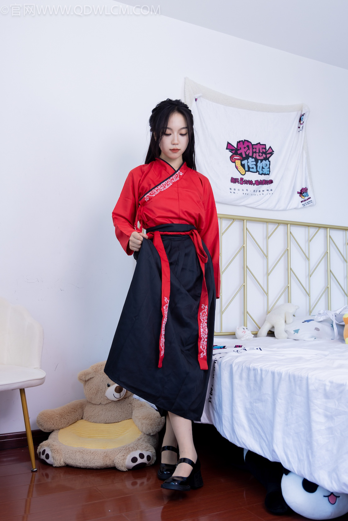 物恋传媒 - NO.2330期 《纱纱》 汉服，皮鞋，白棉袜，薄肉丝[脚尖加固款]
