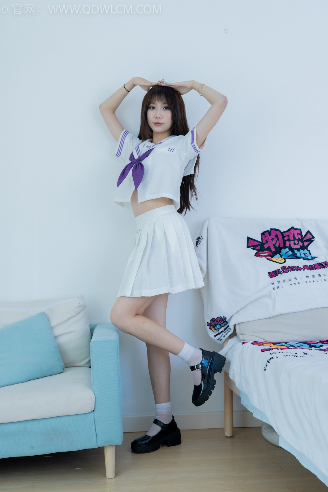 物恋传媒 - NO.2427期 《泡泡》 JK制服，皮鞋，短白丝，物恋传媒摄影作品