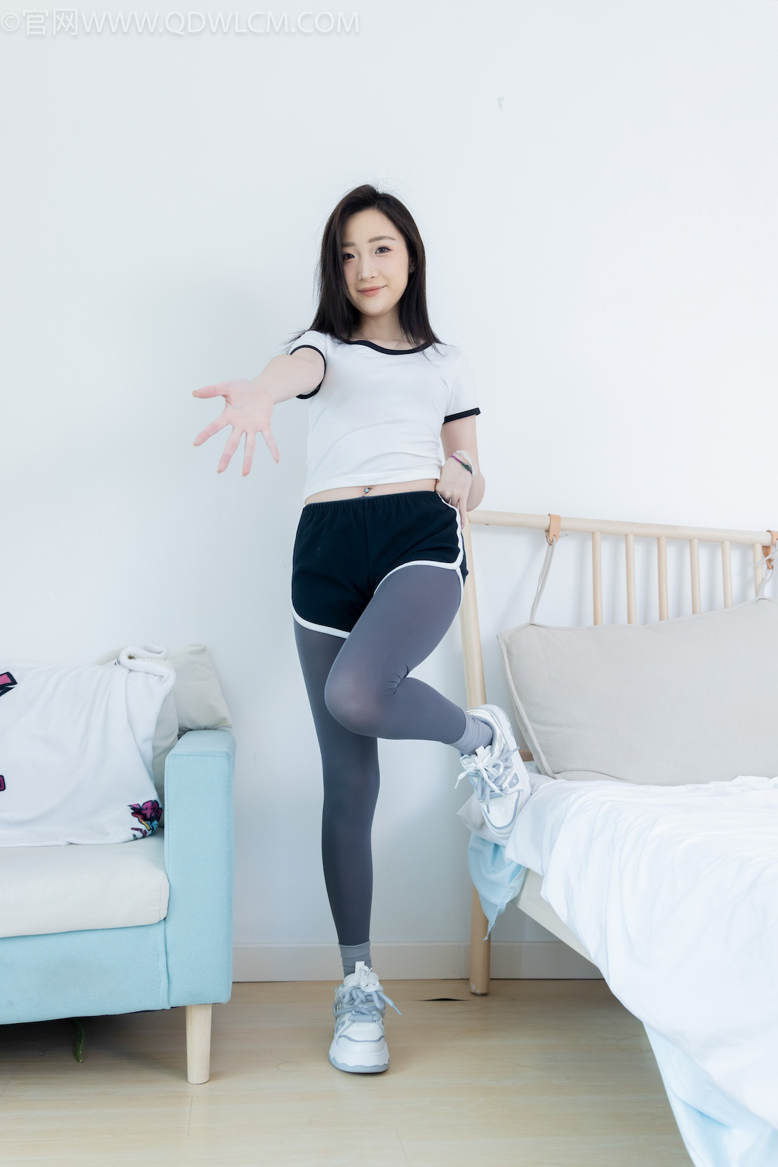 物恋传媒 - NO.2443期 《恬恬》 体操服，板鞋，厚灰丝，灰色冰丝袜，物恋传媒摄影作品