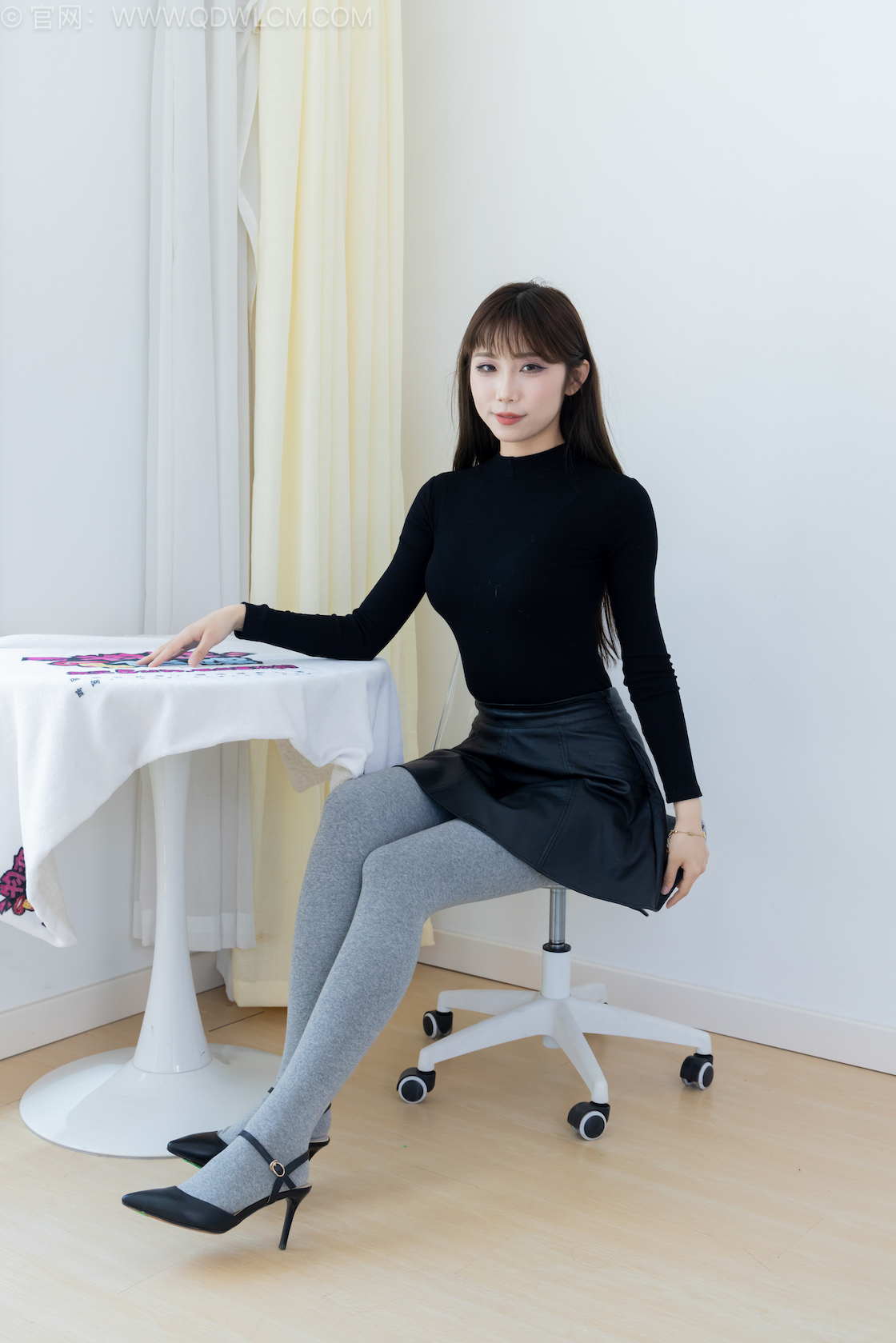 物恋传媒 - NO.2531期 《泡泡》 高跟鞋，厚灰丝，物恋传媒，物恋摄影映画