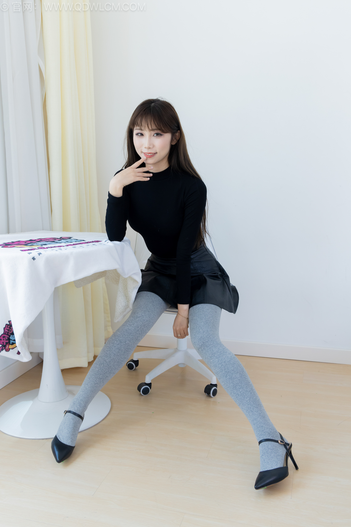 物恋传媒 - NO.2531期 《泡泡》 高跟鞋，厚灰丝，物恋传媒，物恋摄影映画