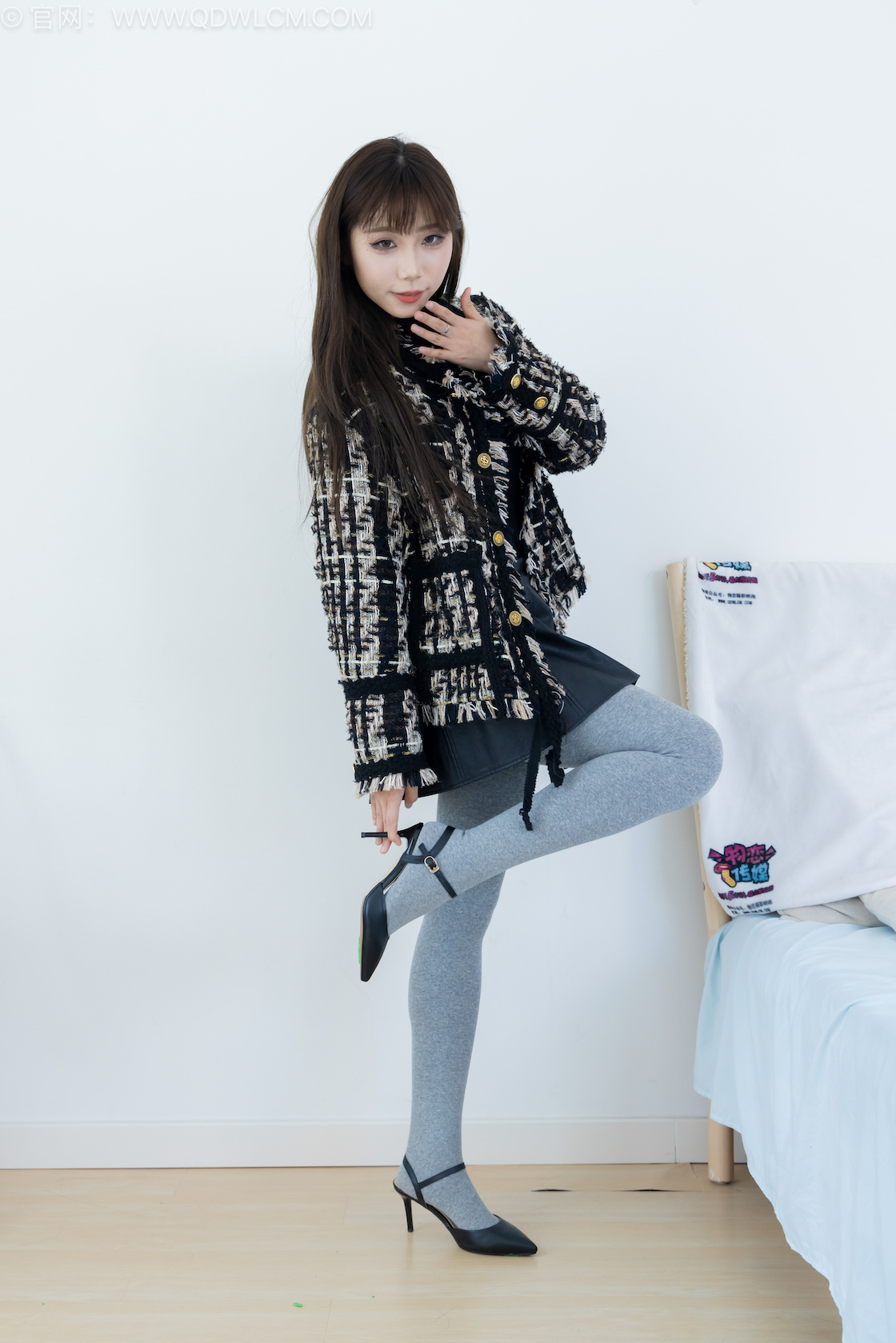 物恋传媒 - NO.2531期 《泡泡》 高跟鞋，厚灰丝，物恋传媒，物恋摄影映画