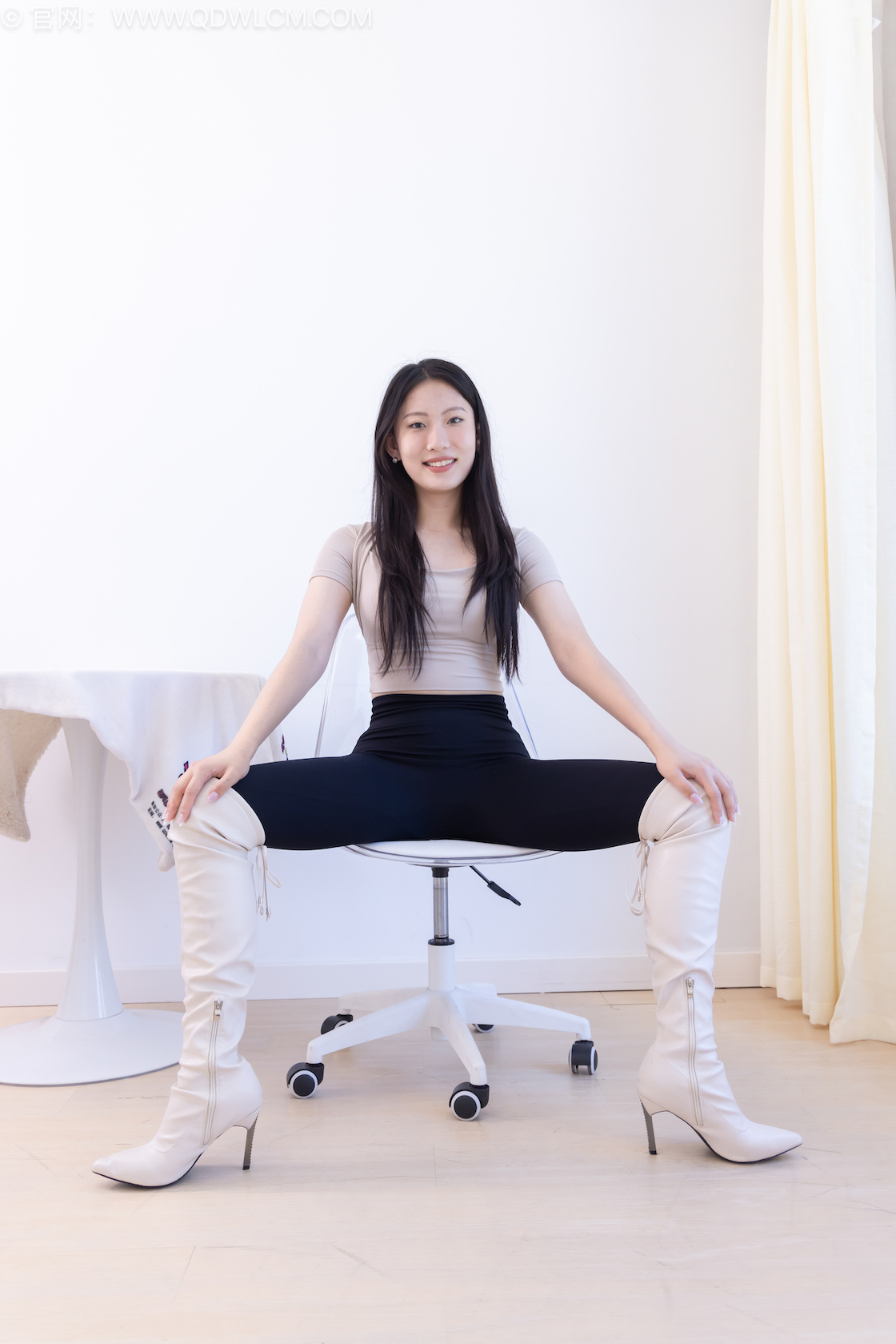 物恋传媒 - NO.2536期 《奶糖》 高跟长靴，白棉袜，裸足，物恋传媒，物恋摄影映画