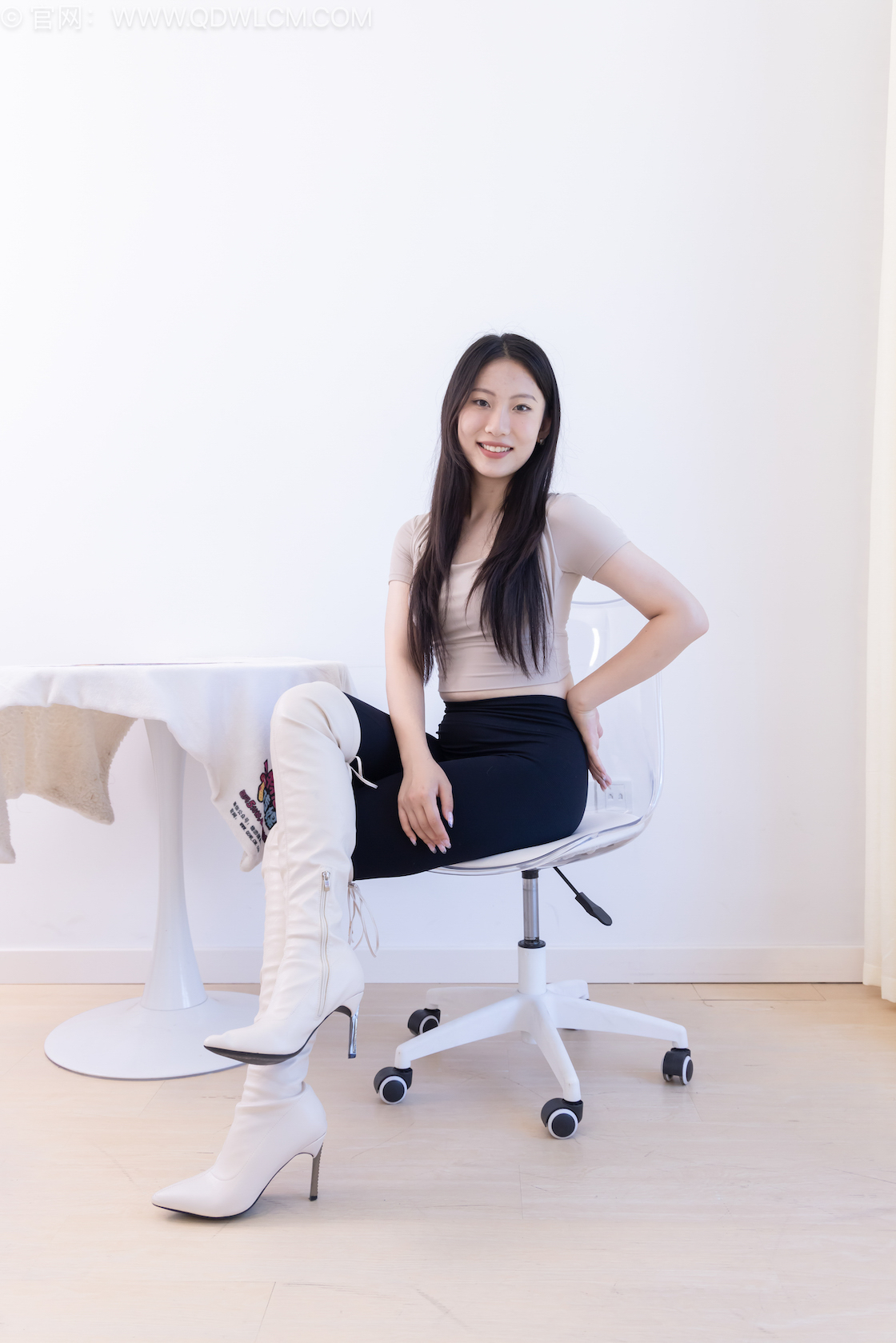 物恋传媒 - NO.2536期 《奶糖》 高跟长靴，白棉袜，裸足，物恋传媒，物恋摄影映画