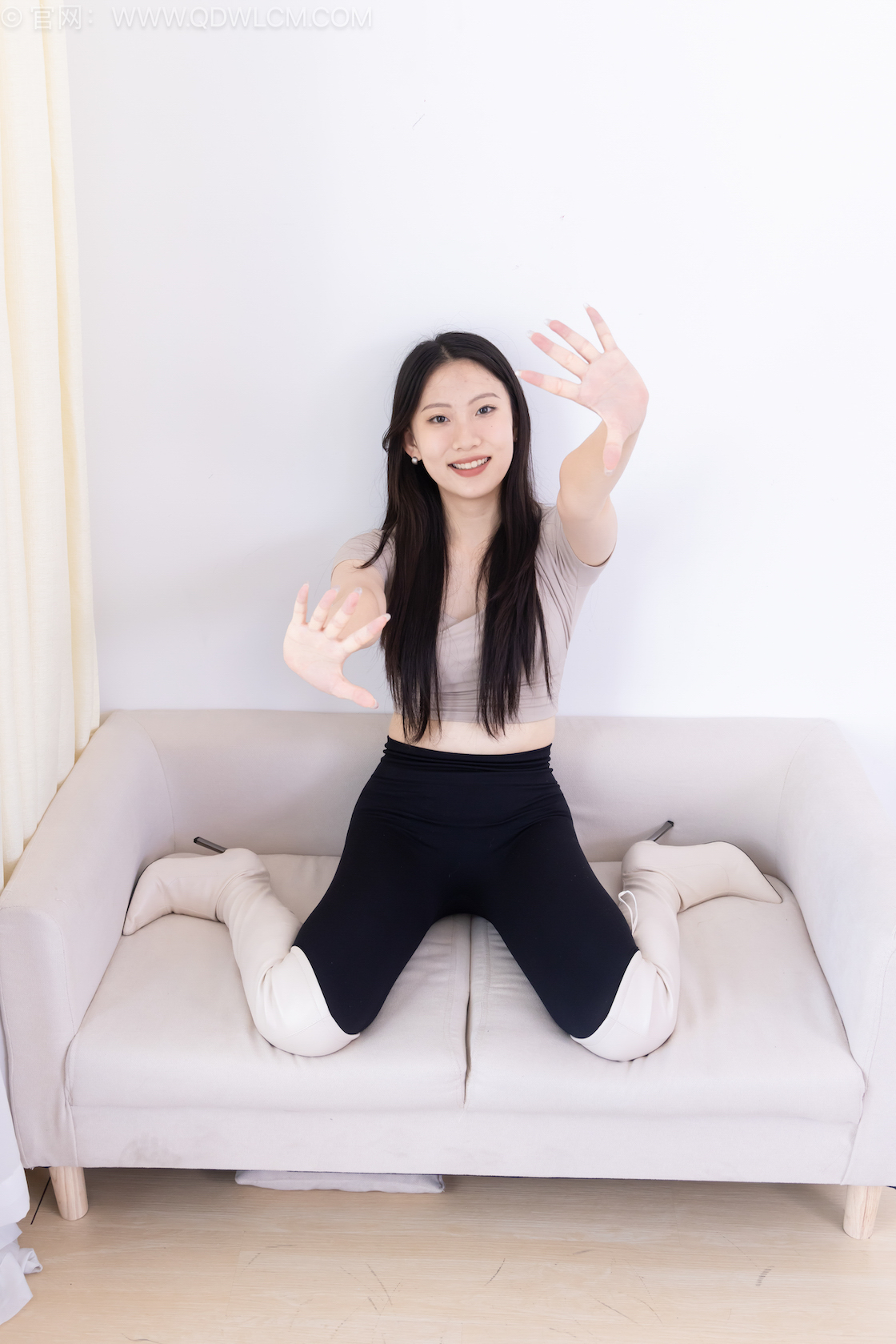 物恋传媒 - NO.2536期 《奶糖》 高跟长靴，白棉袜，裸足，物恋传媒，物恋摄影映画