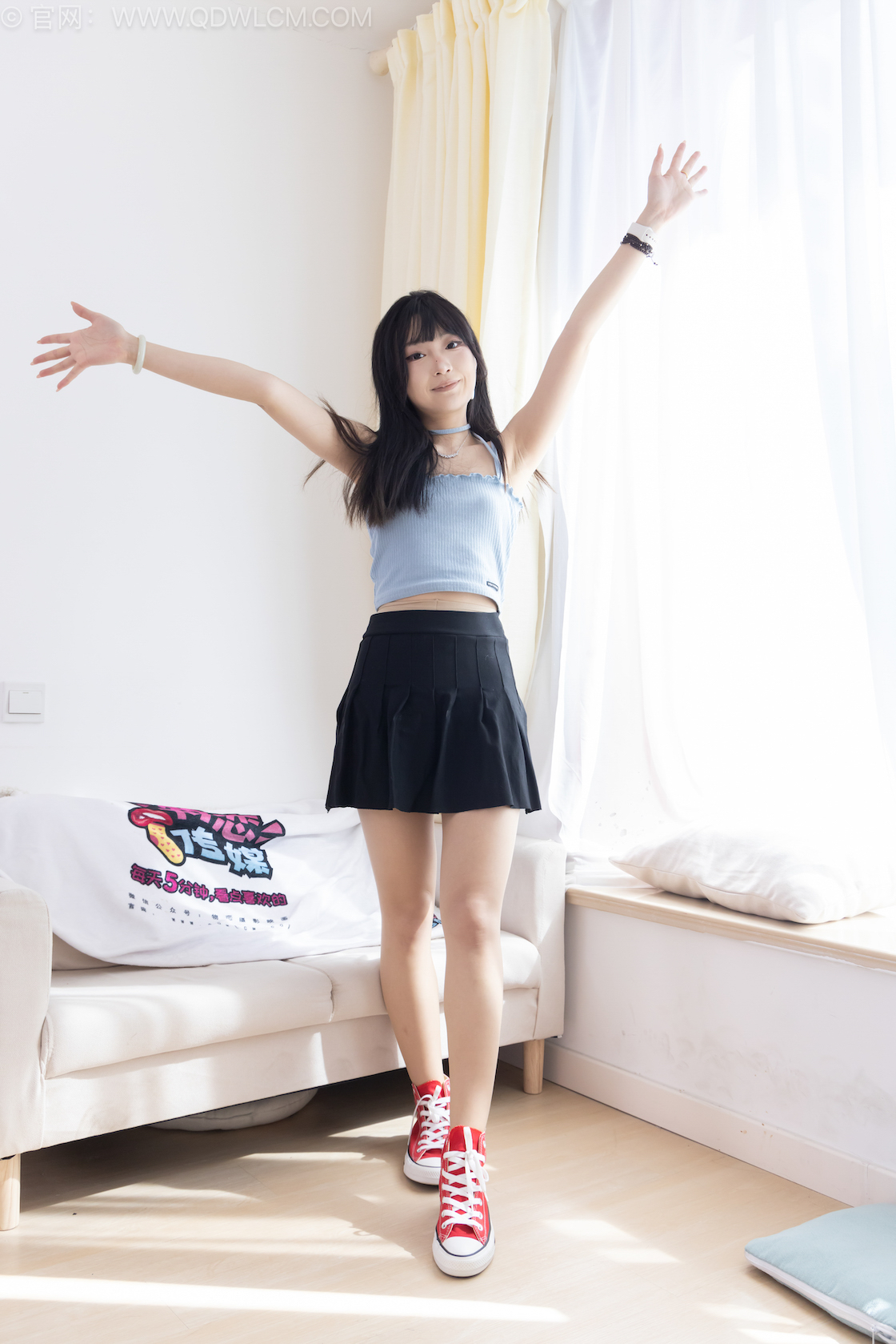 物恋传媒 - NO.2524期 《嘟嘟》 高跟鞋，帆布鞋，薄肉丝[脚尖微加固款]，裸足，物恋传媒，物恋摄影映画