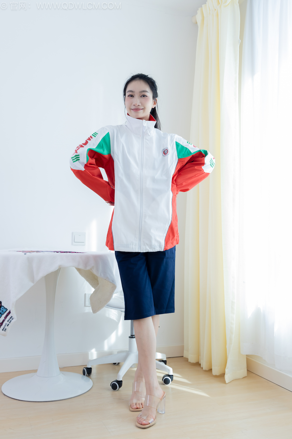 物恋传媒 - NO.2525期 《小影》 高跟凉鞋，薄黑丝[脚尖微加固款]，裸足，物恋传媒物恋摄影映画