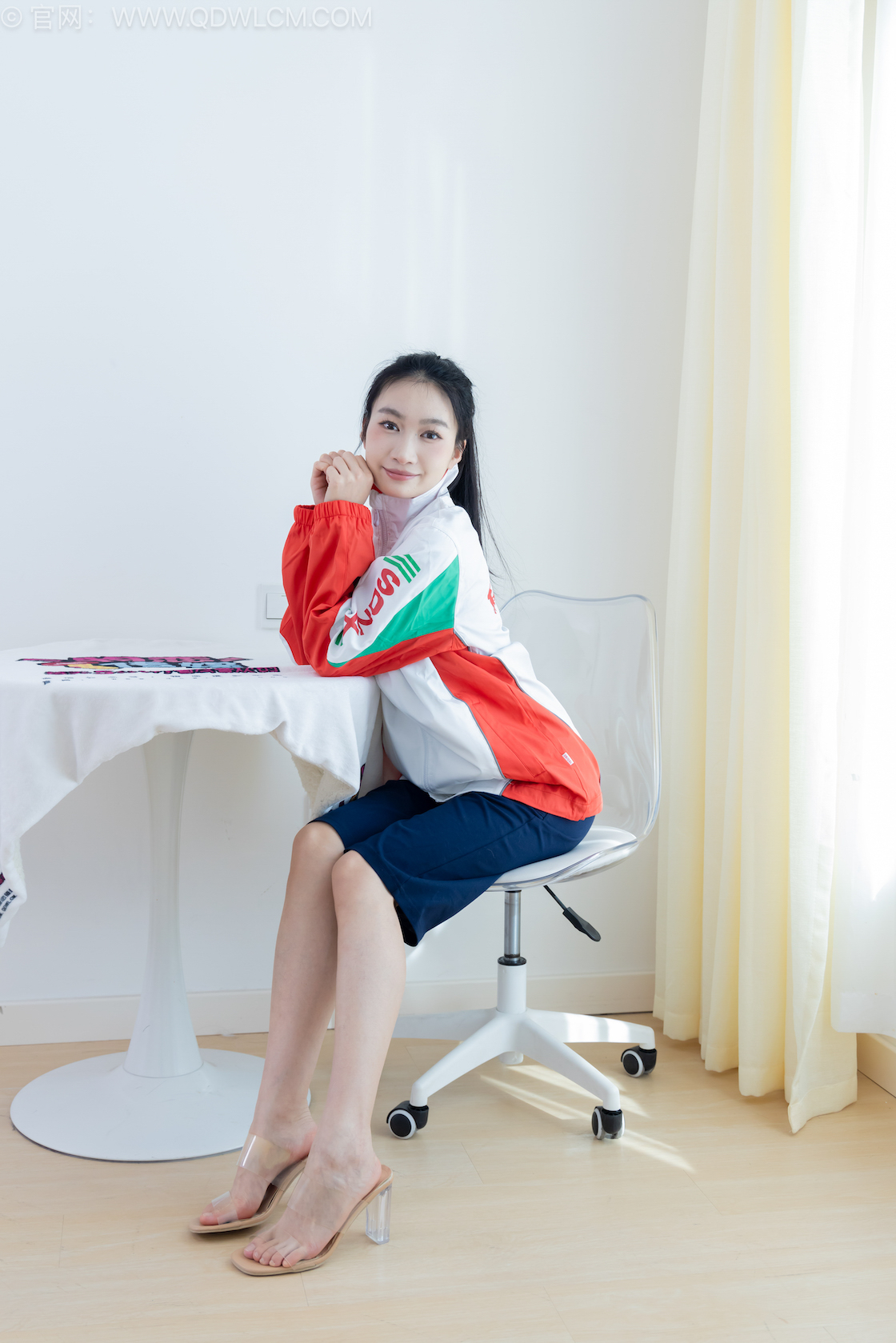 物恋传媒 - NO.2525期 《小影》 高跟凉鞋，薄黑丝[脚尖微加固款]，裸足，物恋传媒物恋摄影映画