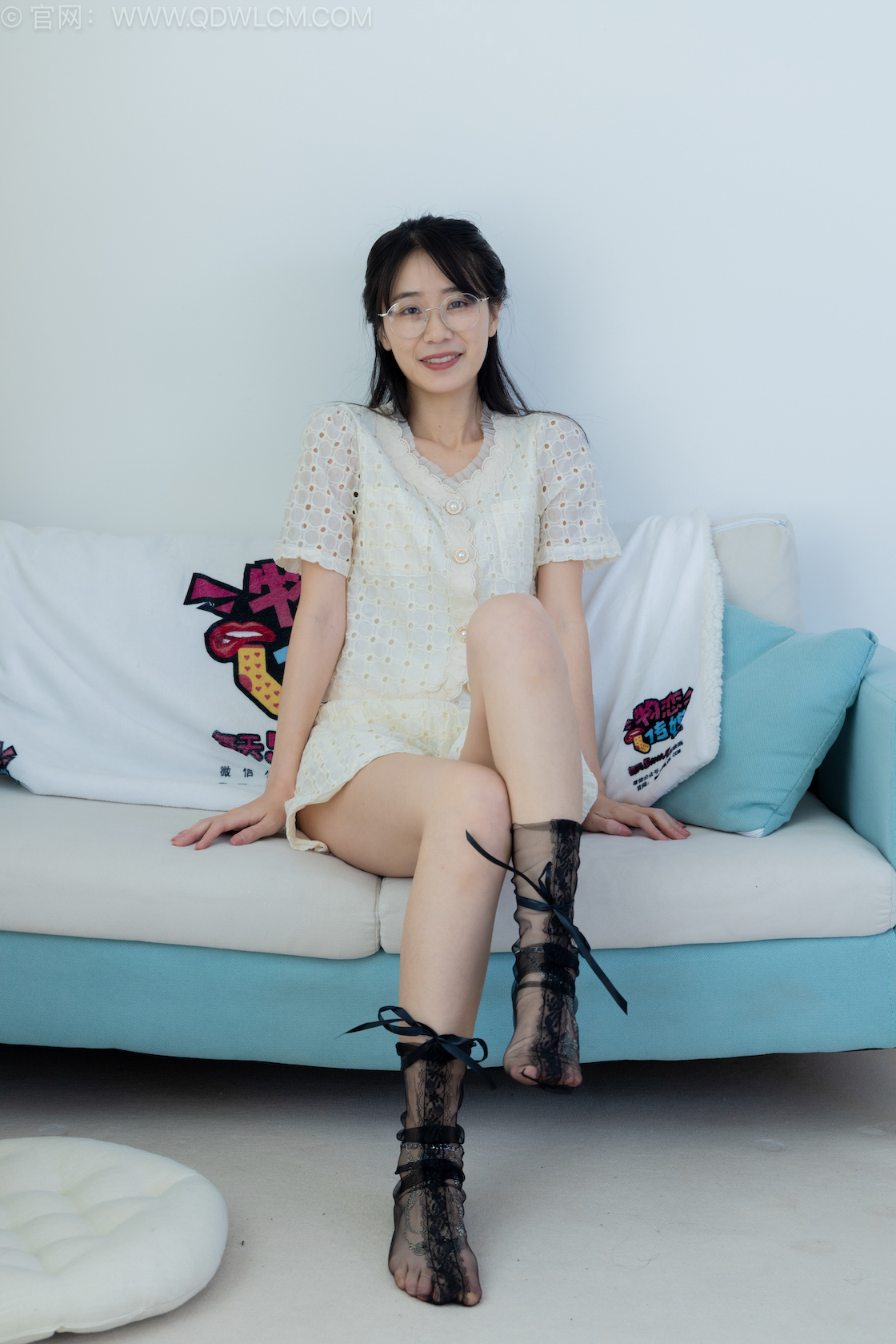 物恋传媒 - NO.2543期 《菜菜》 高跟鞋，蕾丝短黑丝[脚尖透明款]，裸足，银色脚链