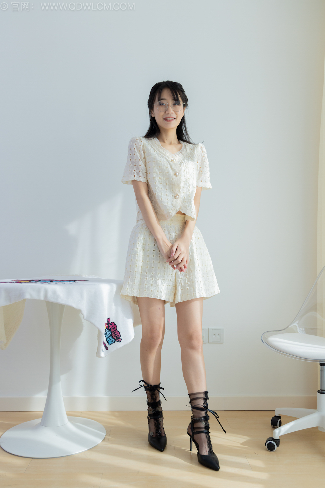 物恋传媒 - NO.2543期 《菜菜》 高跟鞋，蕾丝短黑丝[脚尖透明款]，裸足，银色脚链