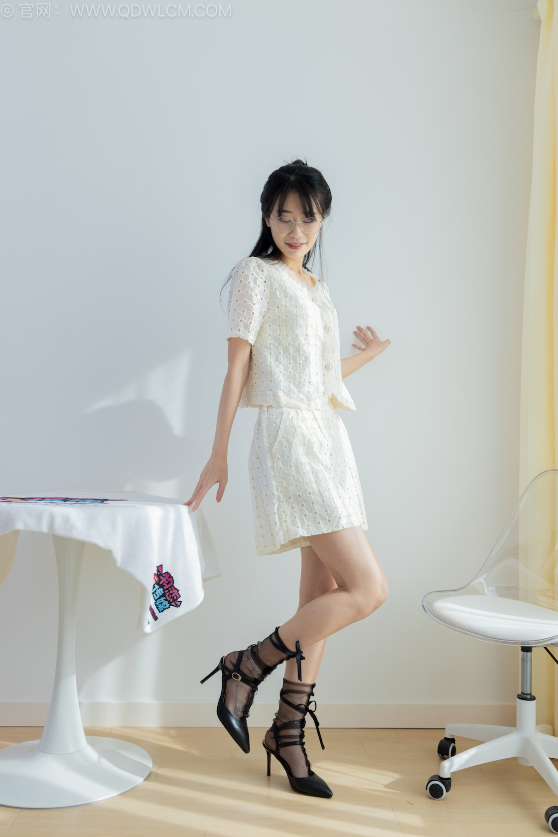 物恋传媒 - NO.2543期 《菜菜》 高跟鞋，蕾丝短黑丝[脚尖透明款]，裸足，银色脚链