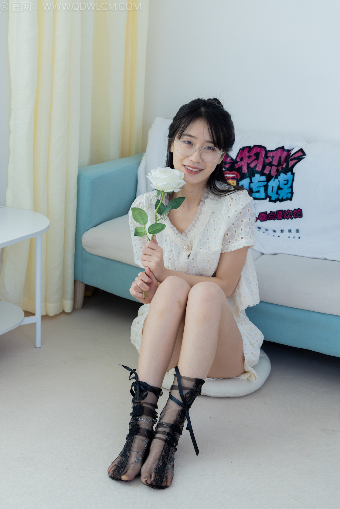 物恋传媒 - NO.2543期 《菜菜》 高跟鞋，蕾丝短黑丝[脚尖透明款]，裸足，银色脚链