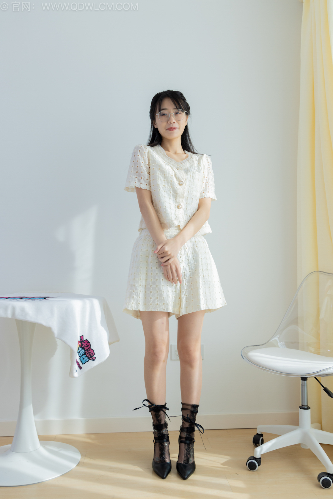 物恋传媒 - NO.2543期 《菜菜》 高跟鞋，蕾丝短黑丝[脚尖透明款]，裸足，银色脚链