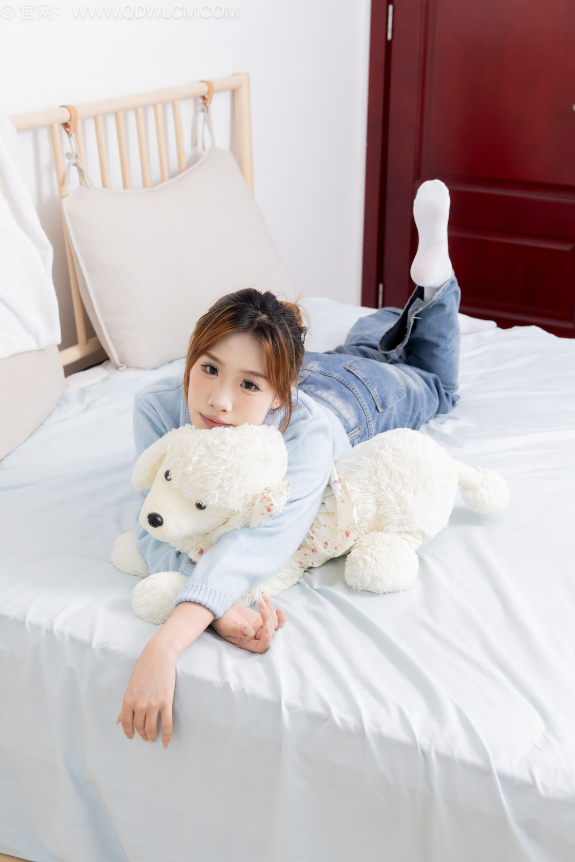 物恋传媒 - NO.2545期 《小艺》 板鞋，纯白棉袜[高筒]，裸足，物恋传媒，物恋摄影映画