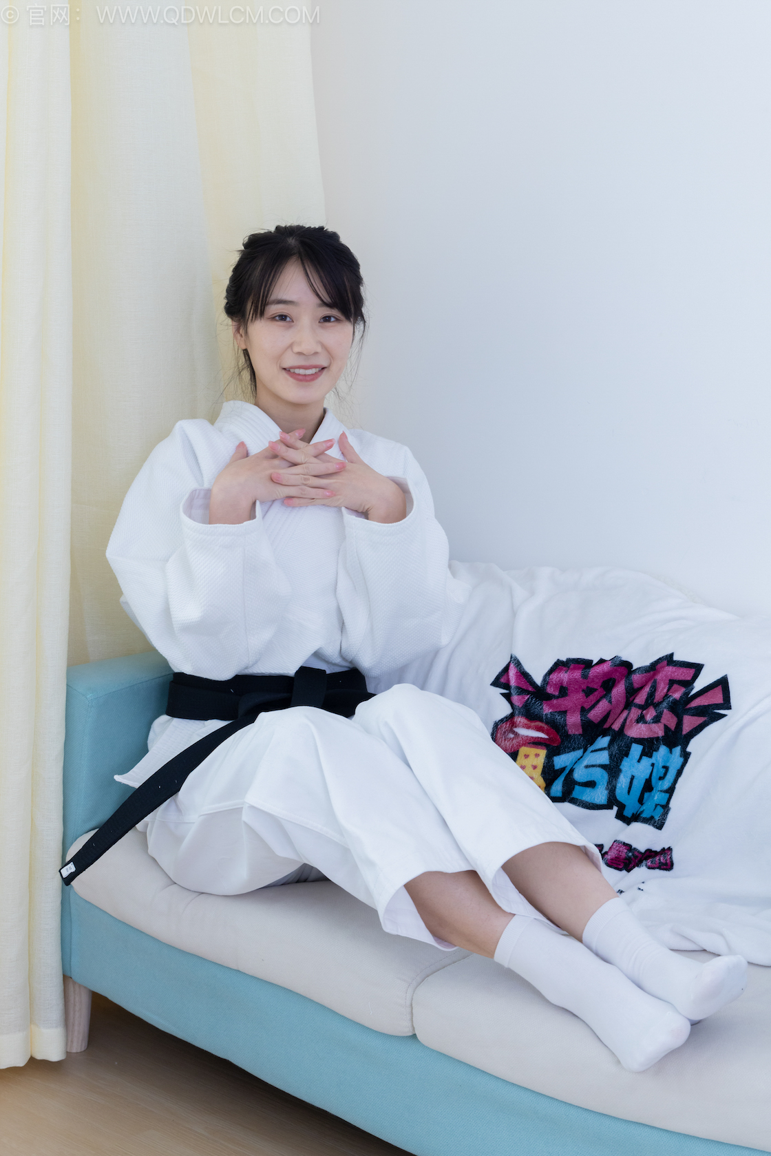 物恋传媒 - NO.2552期 《菜菜》 人字拖，黑色踩脚裤袜，裸足，纯白棉袜[高筒]，跆拳道服