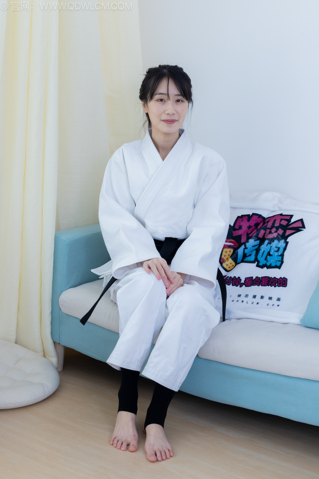 物恋传媒 - NO.2552期 《菜菜》 人字拖，黑色踩脚裤袜，裸足，纯白棉袜[高筒]，跆拳道服