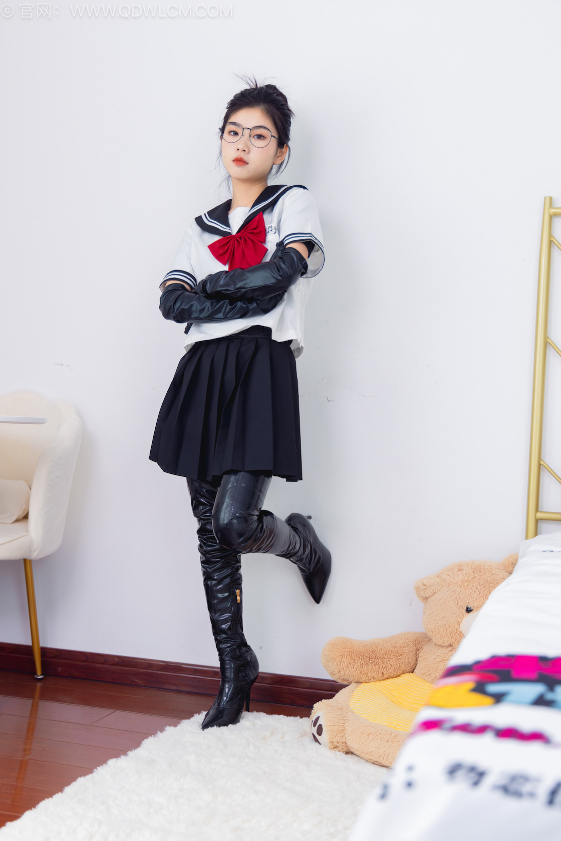 物恋传媒 - NO.2557期 《米米》 高跟长靴，薄白丝[脚尖加固款]，jk制服，皮手套