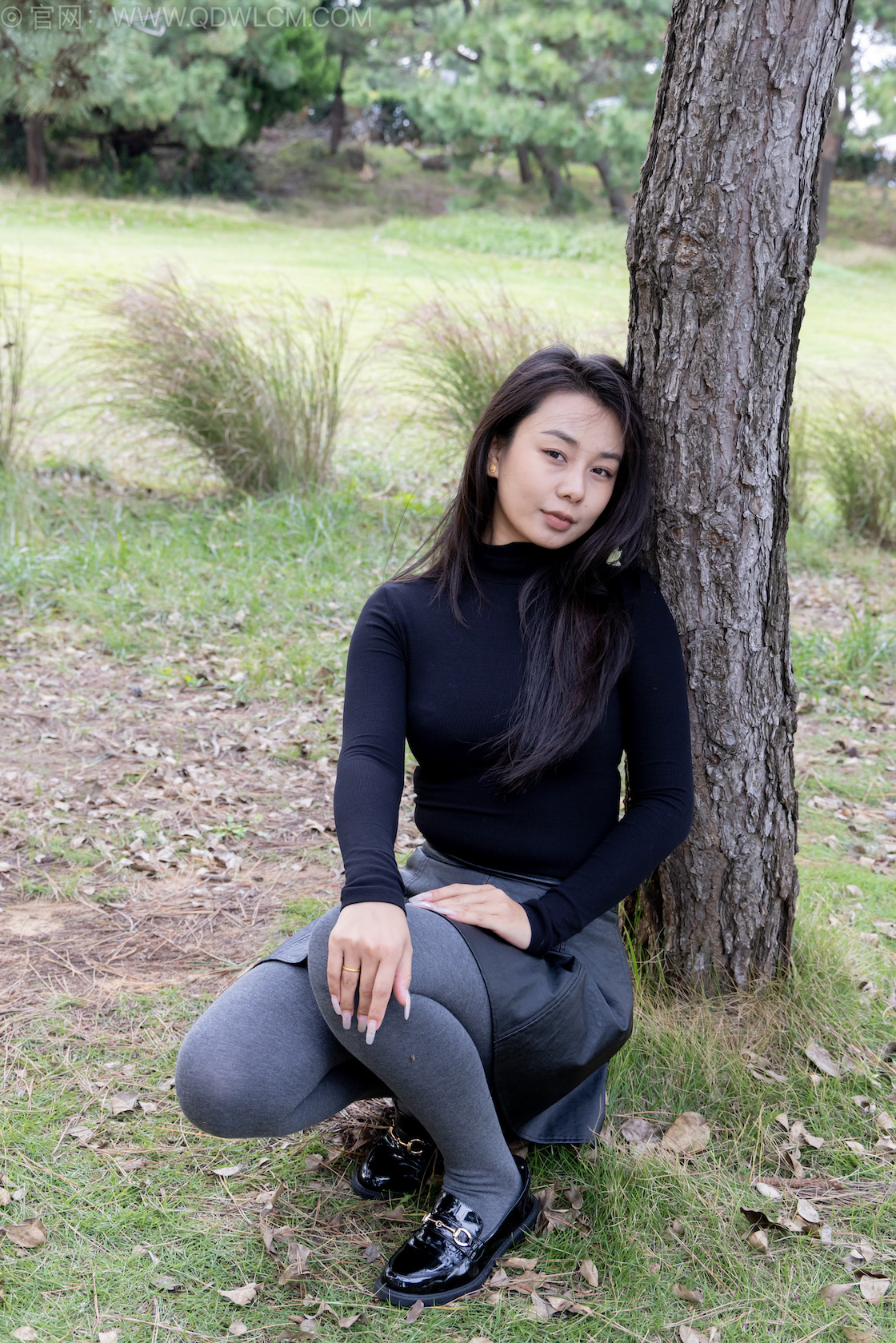 物恋传媒 - NO.2559期 《岚岚》 皮鞋，厚灰丝，穿袜子在公园散步剧情，物恋传媒，物恋摄影映画