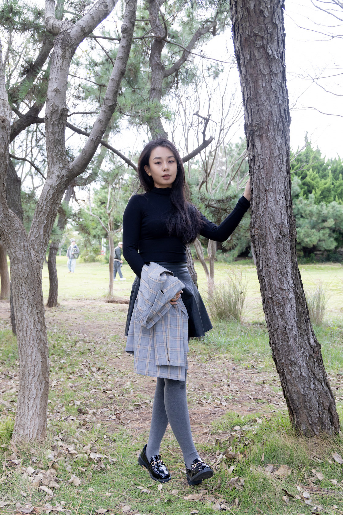 物恋传媒 - NO.2559期 《岚岚》 皮鞋，厚灰丝，穿袜子在公园散步剧情，物恋传媒，物恋摄影映画