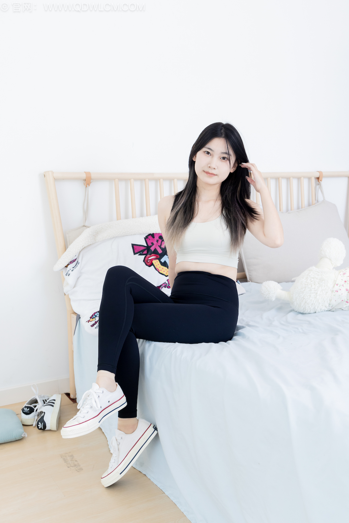 物恋传媒 - NO.2561期 《贝壳》 板鞋，帆布鞋，短肉丝[脚尖加固款]，瑜伽裤，本期视频为竖屏拍摄