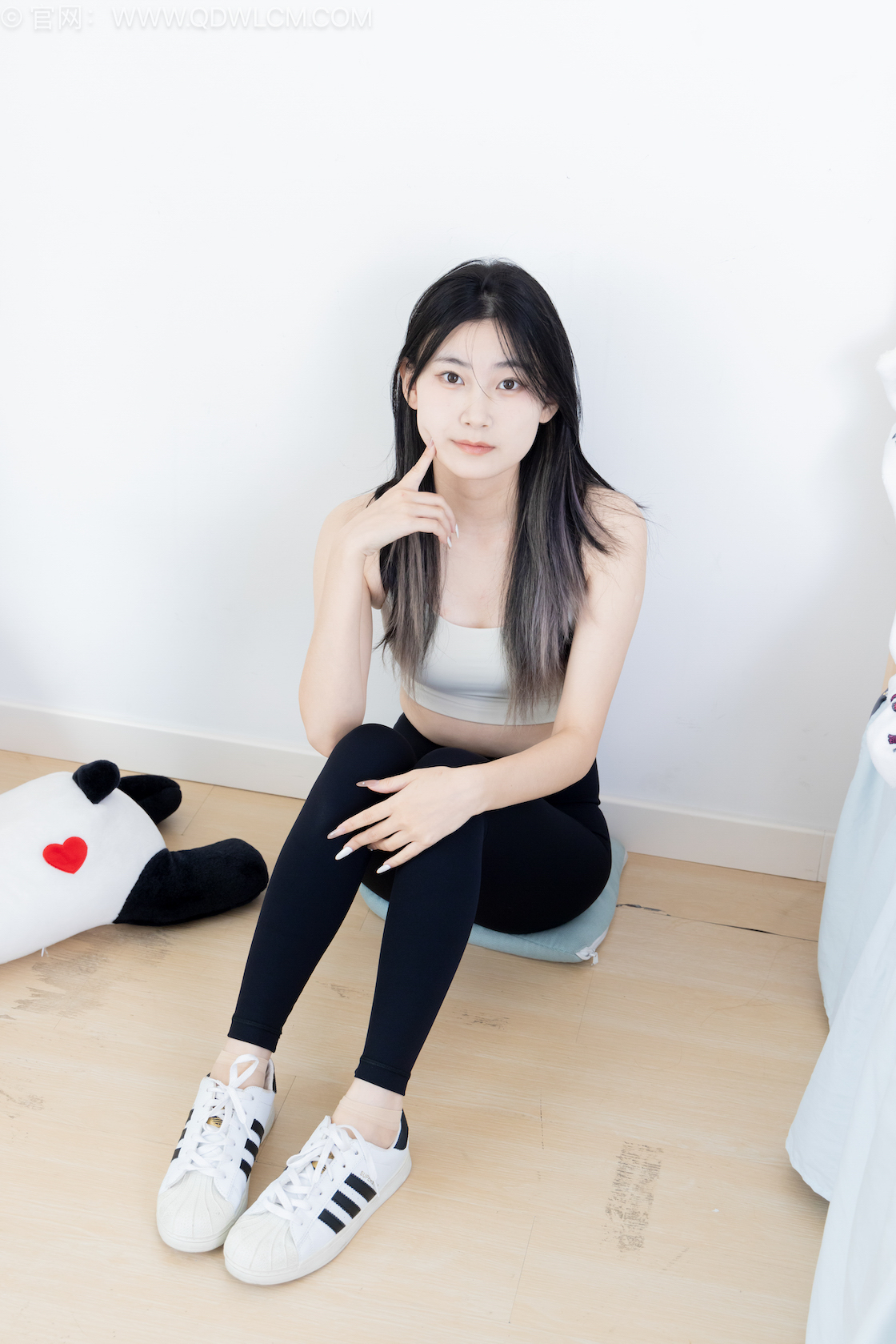 物恋传媒 - NO.2561期 《贝壳》 板鞋，帆布鞋，短肉丝[脚尖加固款]，瑜伽裤，本期视频为竖屏拍摄