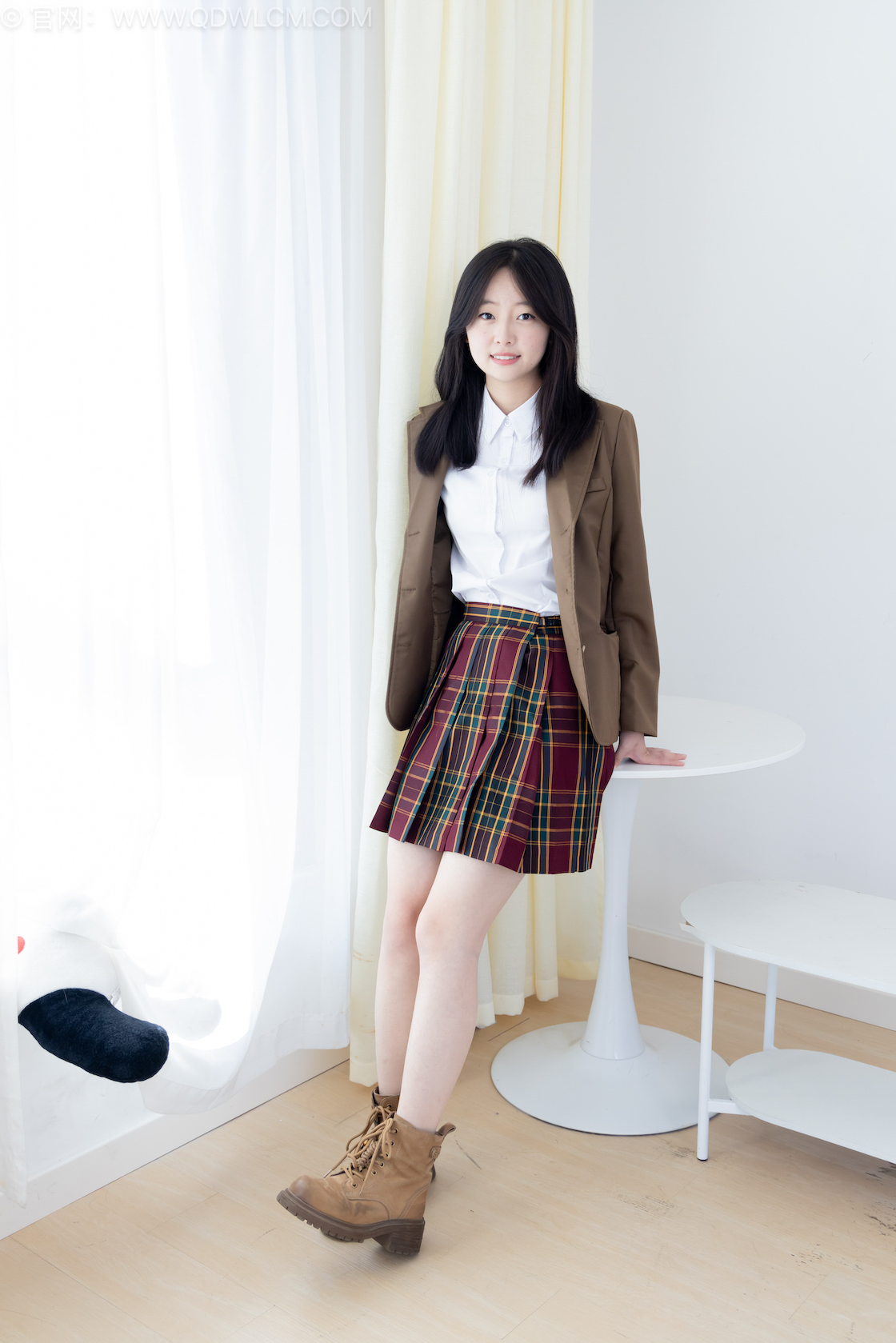 物恋传媒 - NO.2567期 《萌萌》 短靴，白棉袜，裸足，jk制服，物恋传媒，物恋摄影映画