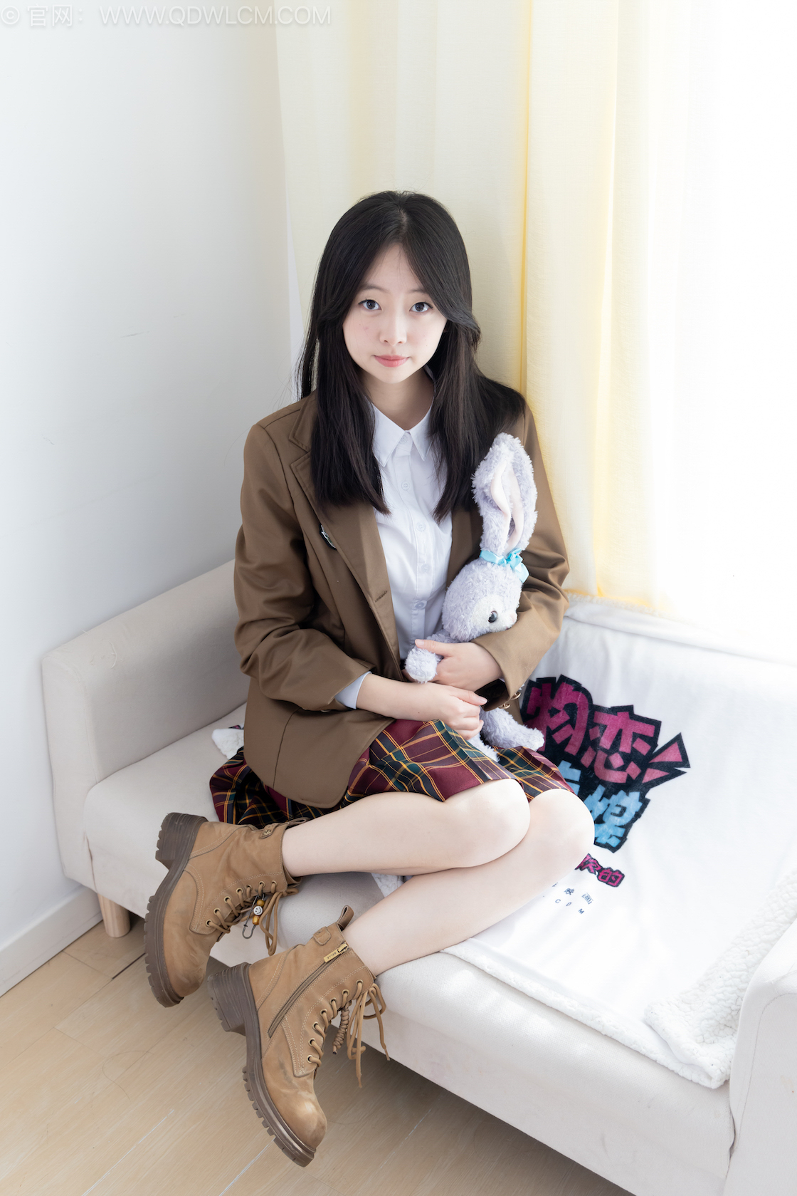 物恋传媒 - NO.2567期 《萌萌》 短靴，白棉袜，裸足，jk制服，物恋传媒，物恋摄影映画