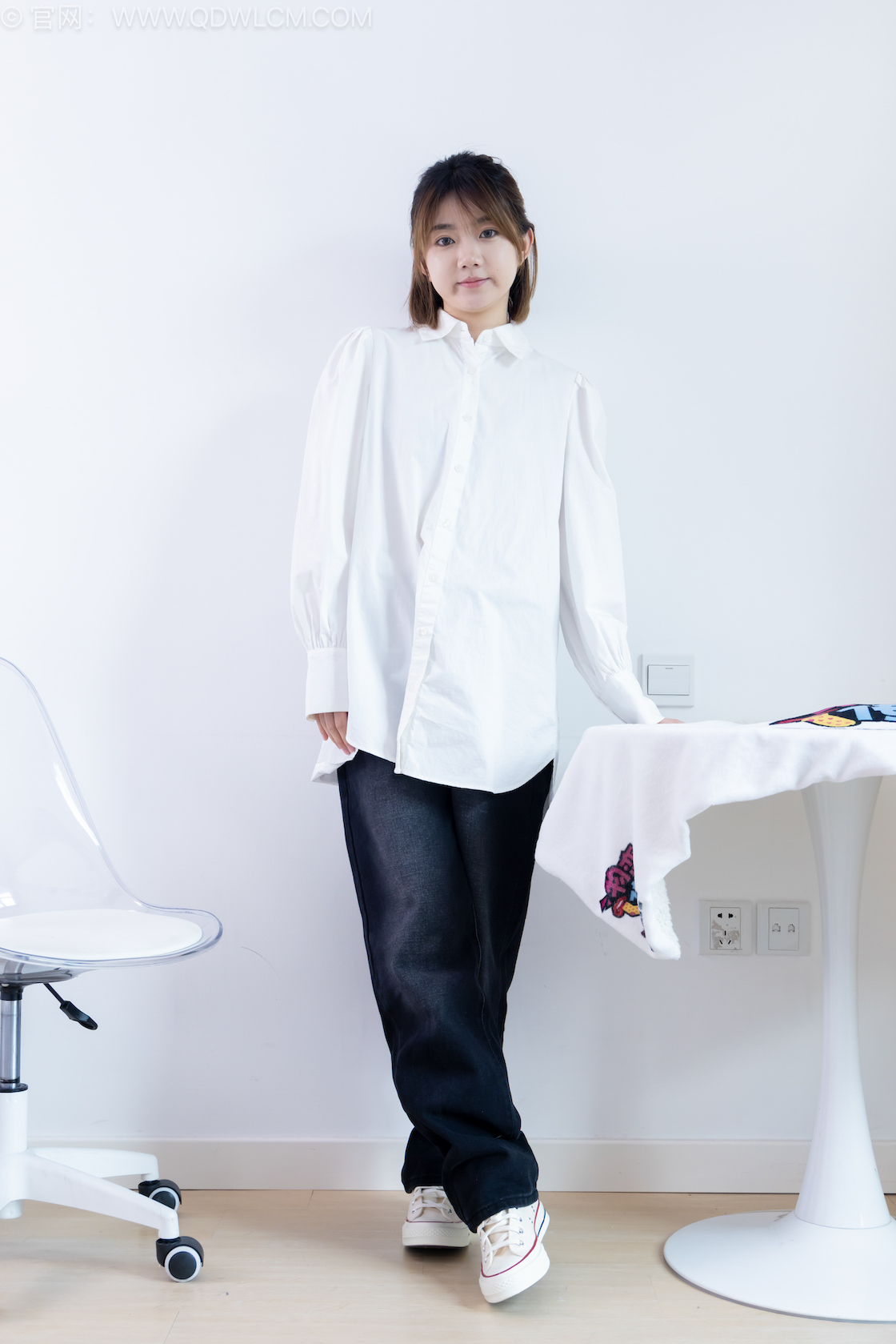 物恋传媒 - NO.2554期 《欢欢》 帆布鞋，粉色船袜，肚子疼揉肚子剧情，物恋传媒，物恋摄影映画