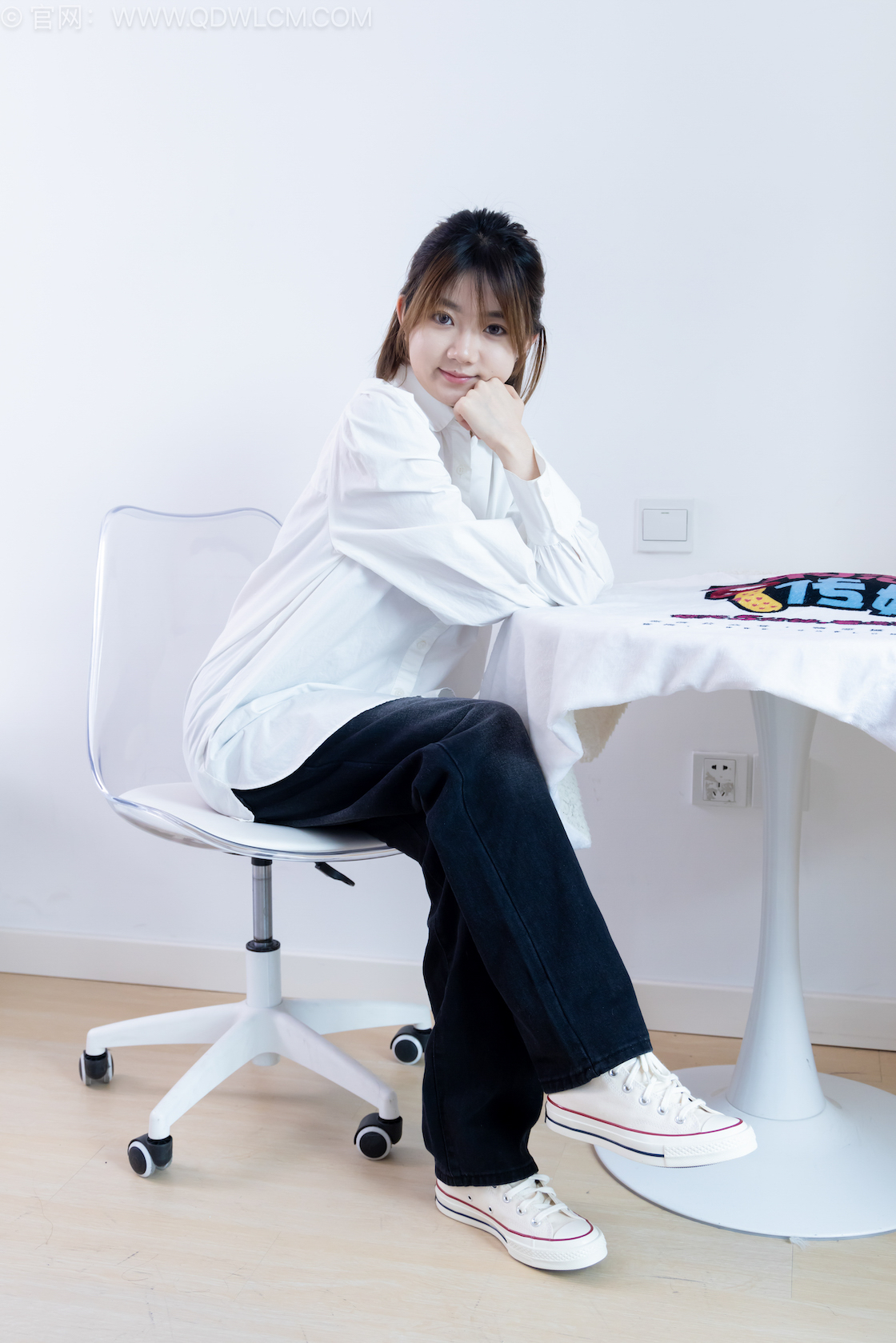 物恋传媒 - NO.2554期 《欢欢》 帆布鞋，粉色船袜，肚子疼揉肚子剧情，物恋传媒，物恋摄影映画