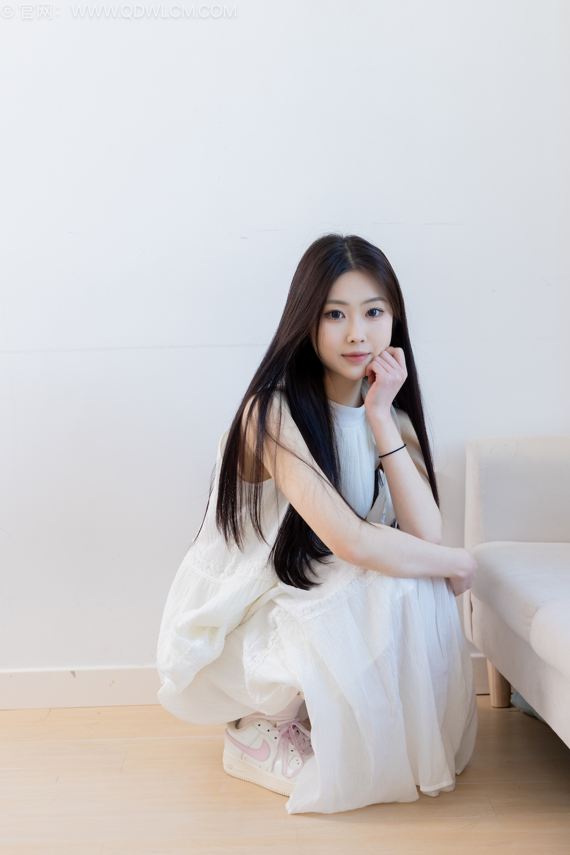 物恋传媒 - NO.2568期 《小羊》 板鞋,白棉袜,裸足,物恋传媒,物恋摄影映画