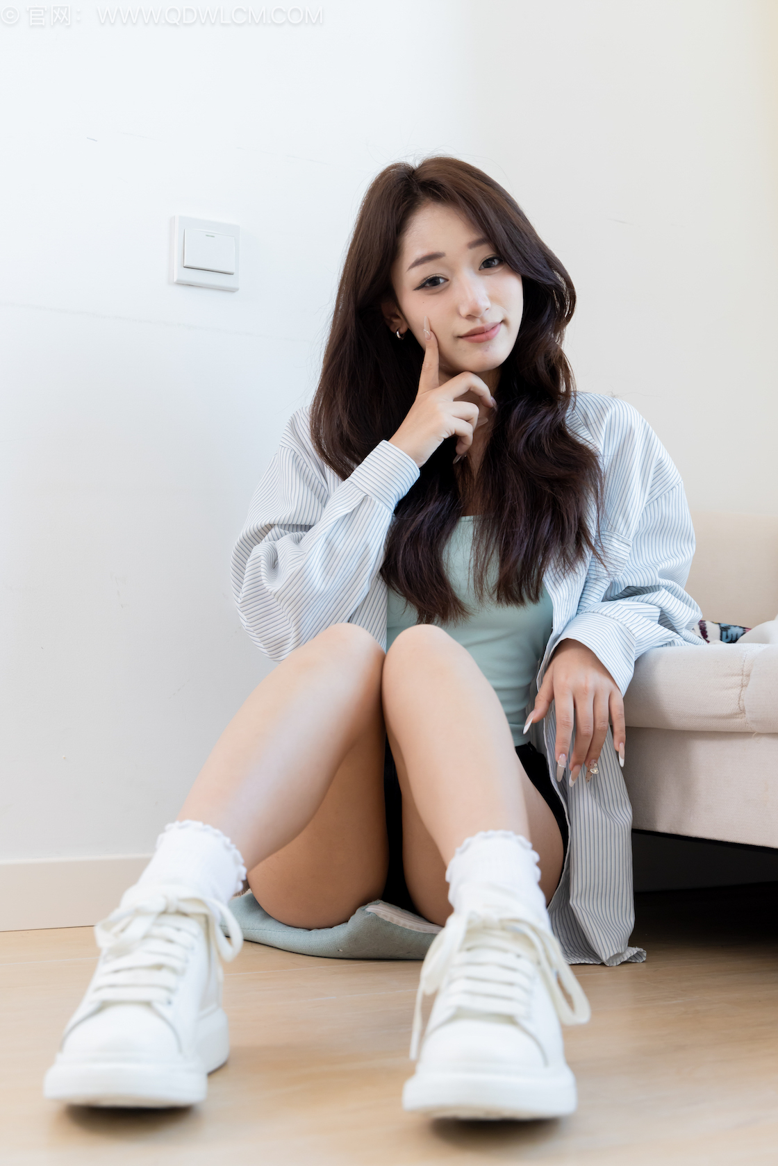 物恋传媒 - NO.2569期 《半夏》 板鞋，纯白棉袜[中筒]，裸足，物恋传媒，物恋摄影映画