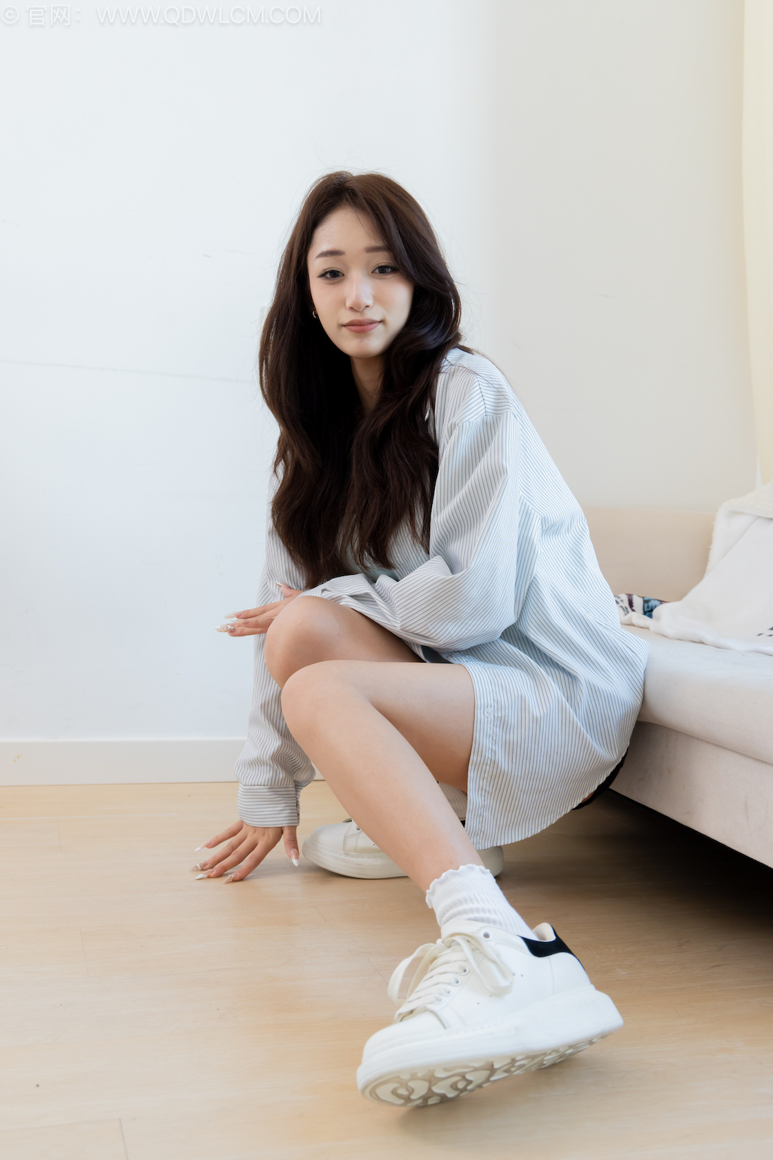 物恋传媒 - NO.2569期 《半夏》 板鞋，纯白棉袜[中筒]，裸足，物恋传媒，物恋摄影映画