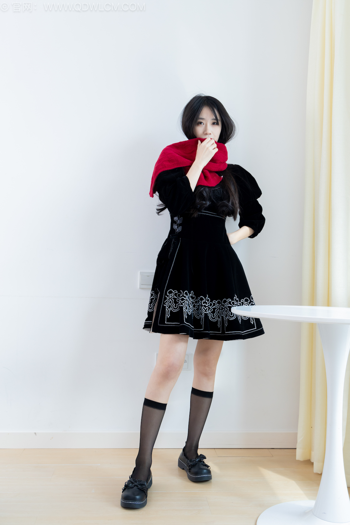 物恋传媒 - NO.2577期 《菜菜》 皮鞋，小腿薄黑丝[脚尖加固款]，裸足，裸足泡脚涂抹精油果冻摆盘等剧情