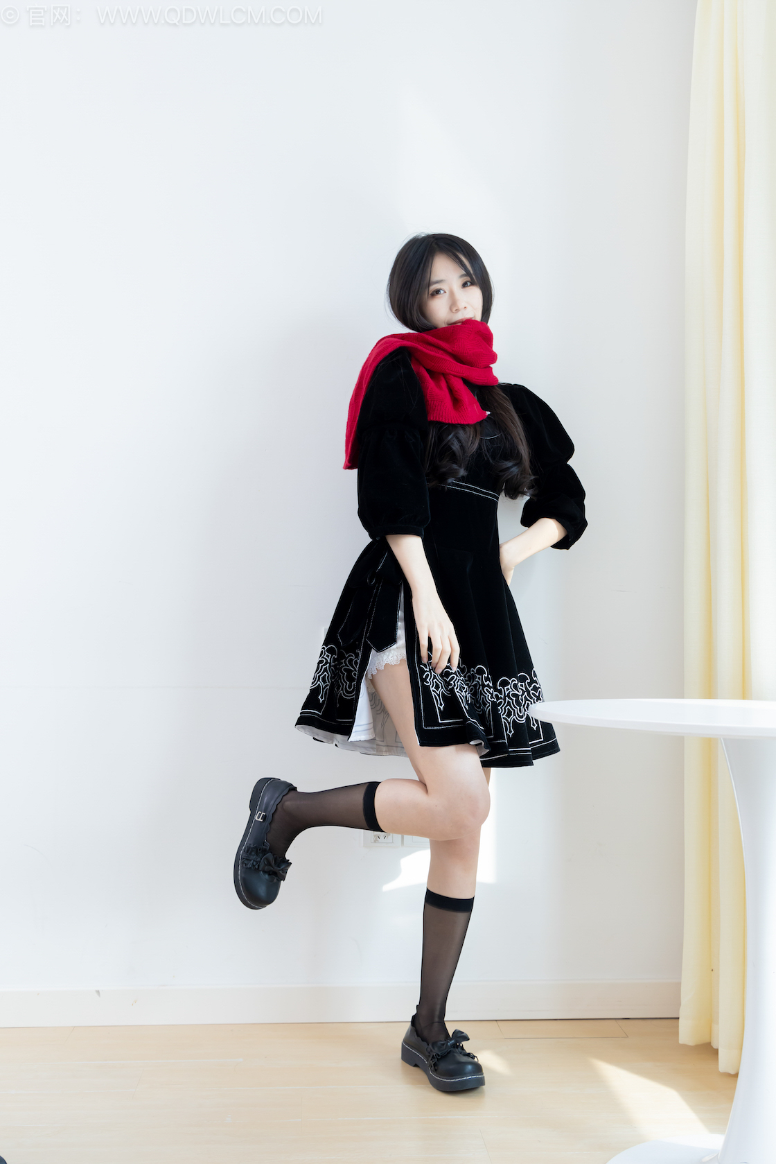 物恋传媒 - NO.2577期 《菜菜》 皮鞋，小腿薄黑丝[脚尖加固款]，裸足，裸足泡脚涂抹精油果冻摆盘等剧情