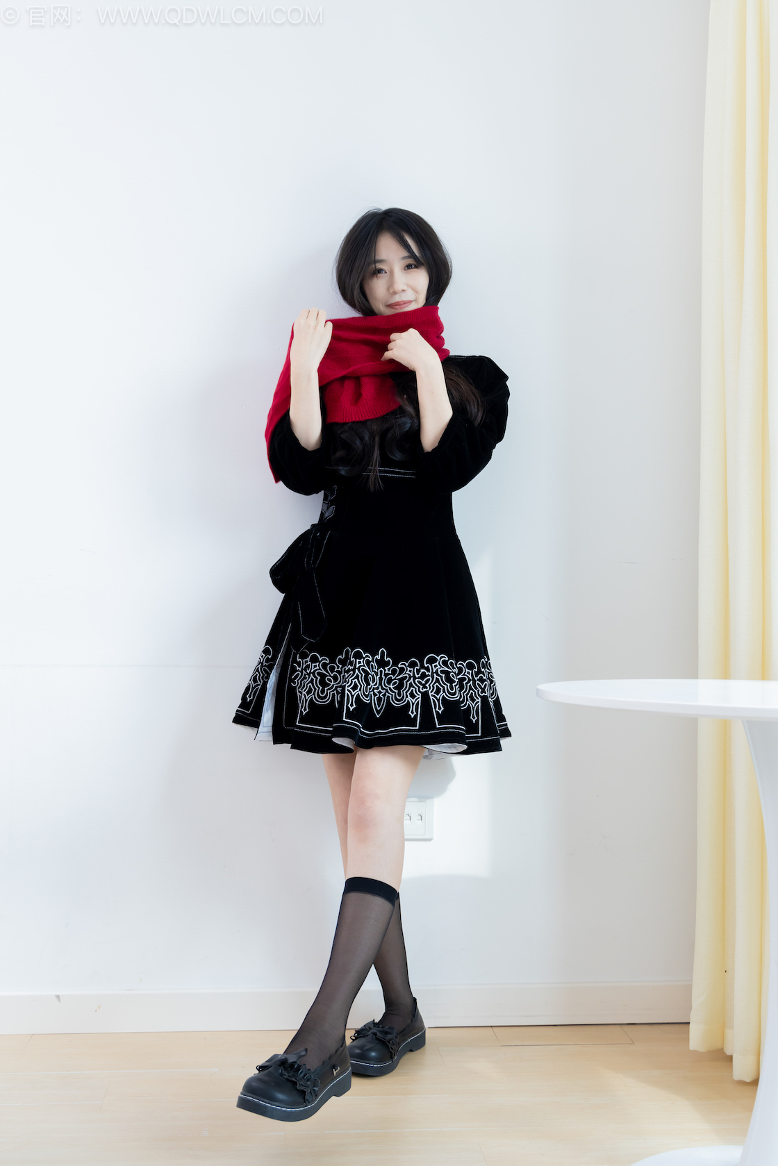 物恋传媒 - NO.2577期 《菜菜》 皮鞋，小腿薄黑丝[脚尖加固款]，裸足，裸足泡脚涂抹精油果冻摆盘等剧情