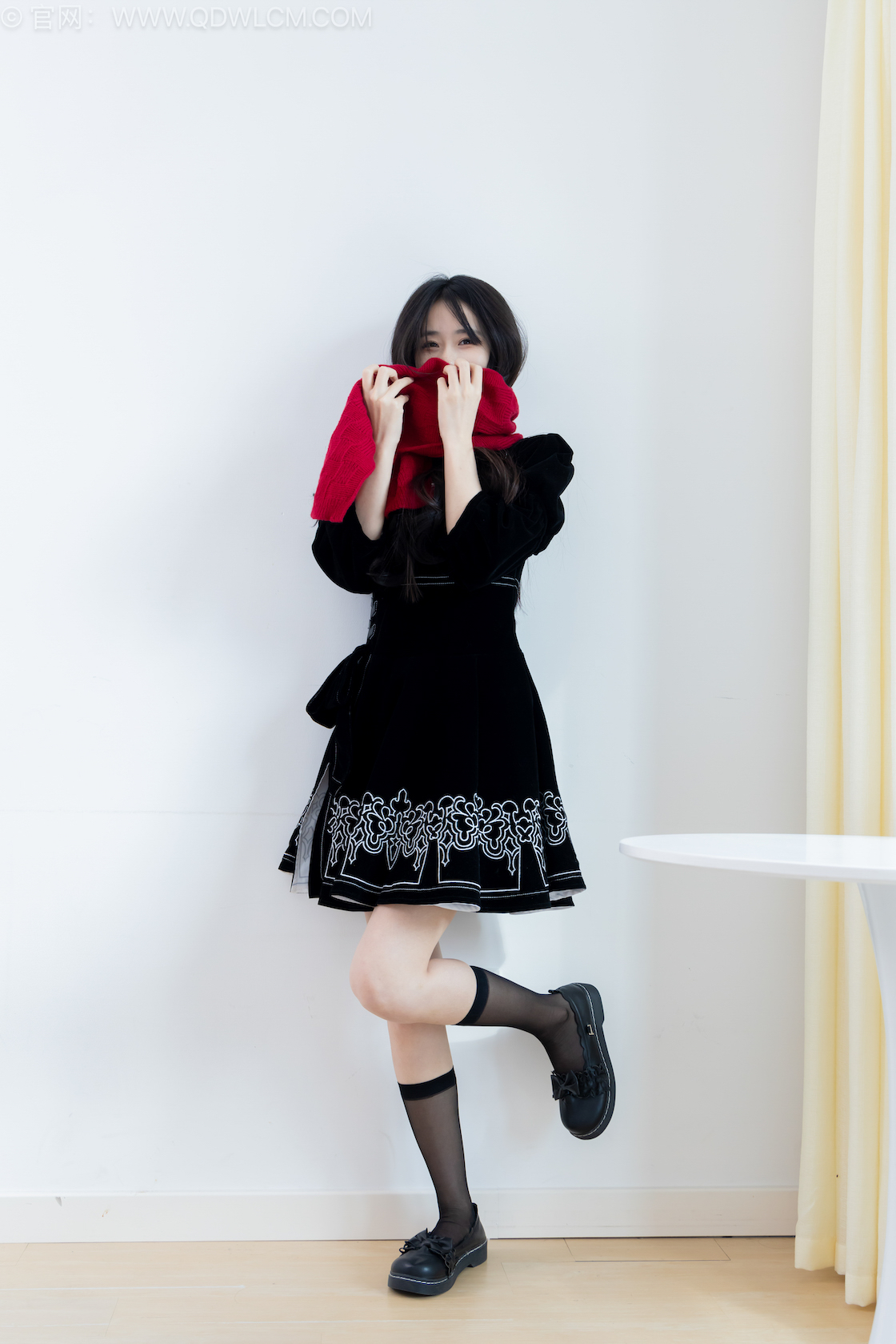 物恋传媒 - NO.2577期 《菜菜》 皮鞋，小腿薄黑丝[脚尖加固款]，裸足，裸足泡脚涂抹精油果冻摆盘等剧情