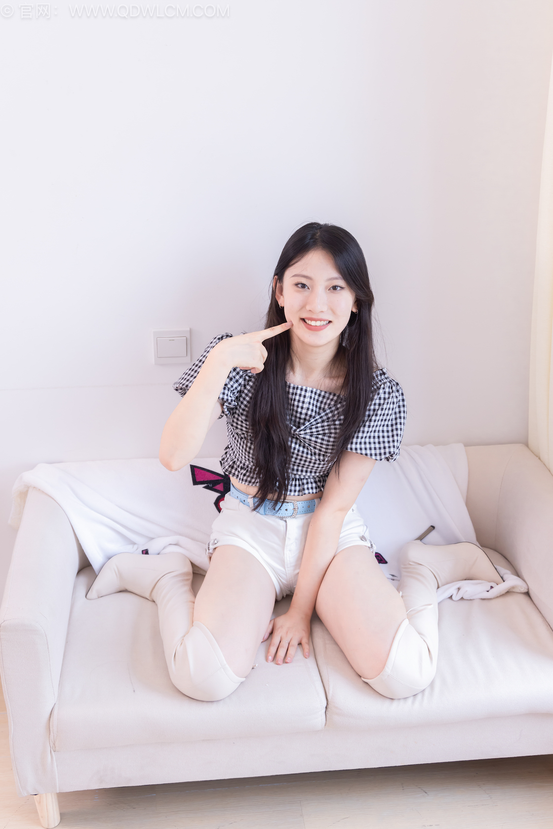 物恋传媒 - NO.2601期 《奶糖》 高跟长靴，白棉袜，裸足，物恋传媒，物恋摄影映画