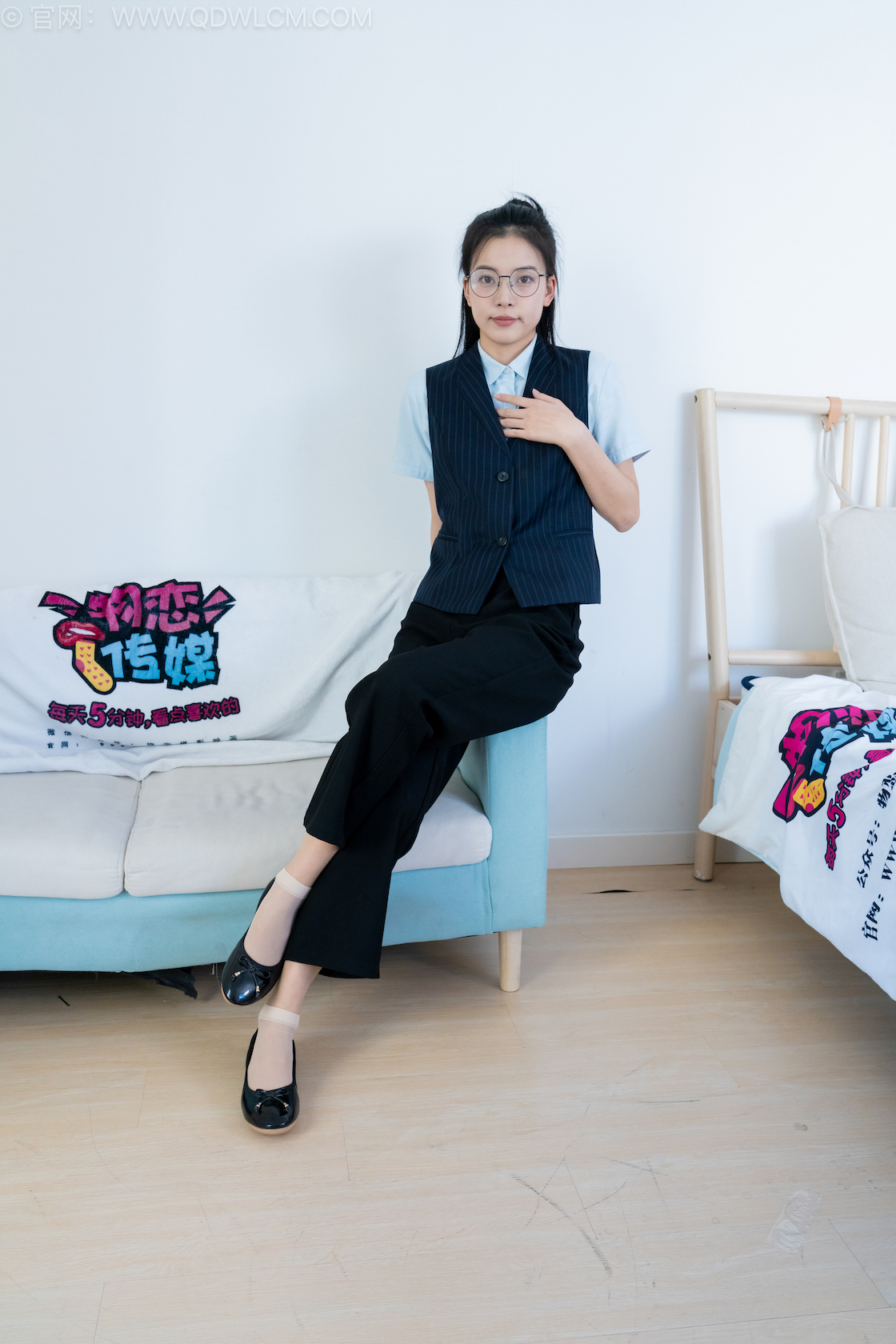 物恋传媒 - NO.2603期 《茯苓》 两双平底鞋，短肉丝[脚尖加固款]，短黑丝[脚尖加固款]，薄肉丝[脚尖微加固