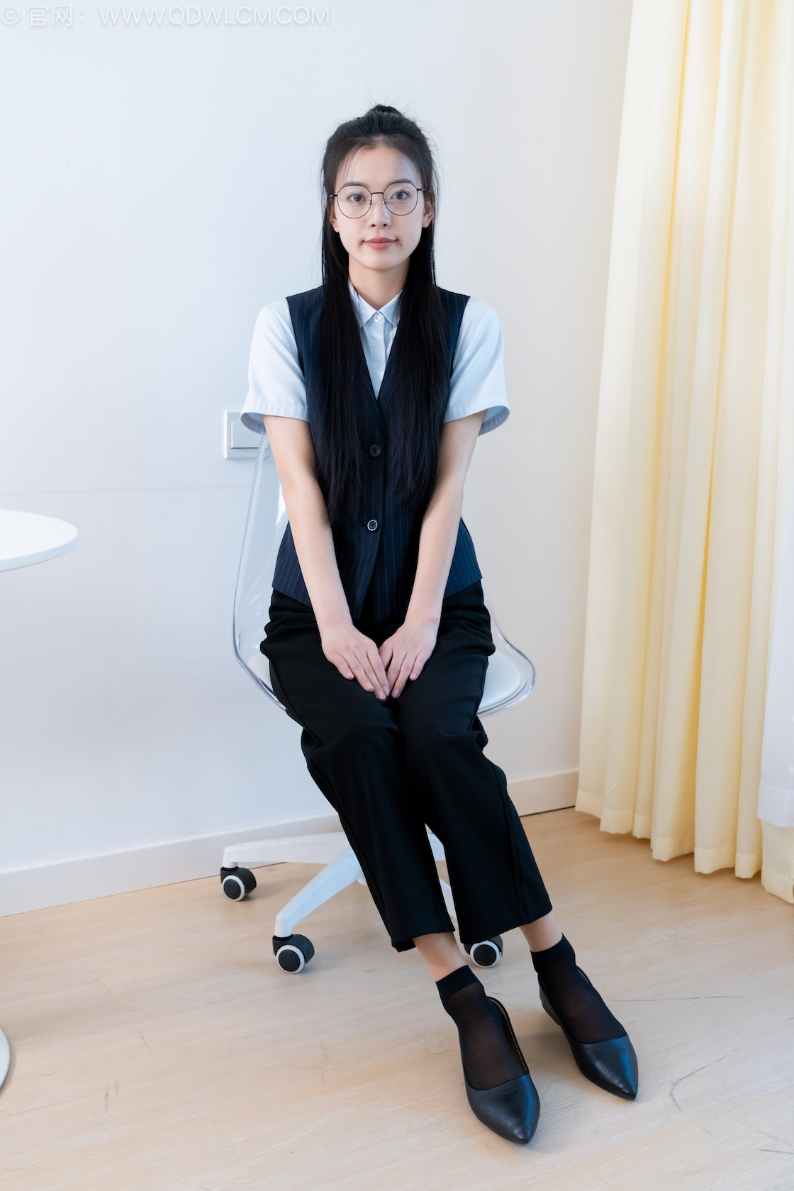 物恋传媒 - NO.2603期 《茯苓》 两双平底鞋，短肉丝[脚尖加固款]，短黑丝[脚尖加固款]，薄肉丝[脚尖微加固