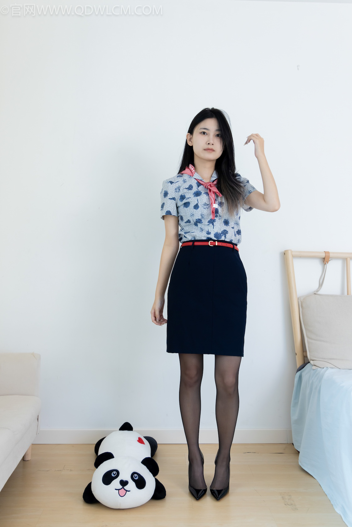 物恋传媒 - NO.2610期 《贝壳》 空姐制服，两双高跟鞋，薄黑丝[脚尖微加固款]，薄肉丝[脚尖微加固款]，物恋