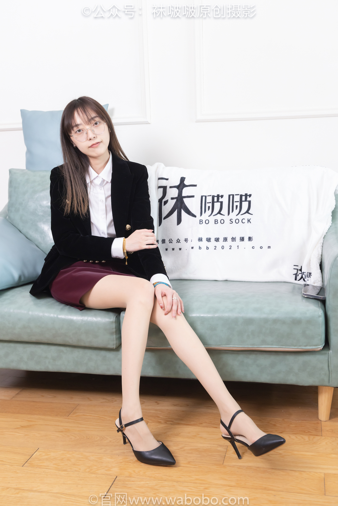 袜啵啵 - NO.686期 《稚予》 ol制服，高跟鞋，薄肉丝[脚尖加固款]，花絮版挑鞋及展示足弓镜头较多