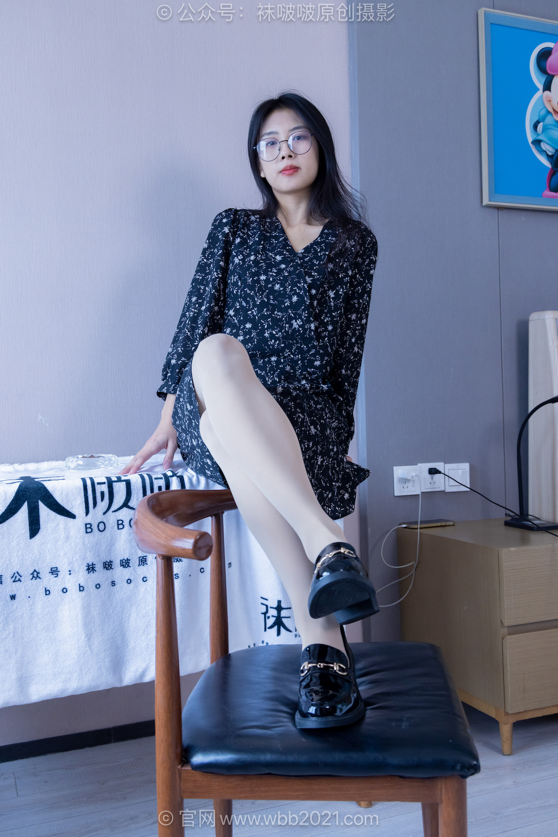 袜啵啵 积分限定作品 - NO.047期 《奶油》 皮鞋，厚肉丝，老头乐挠脚剧情[仅花絮版]
