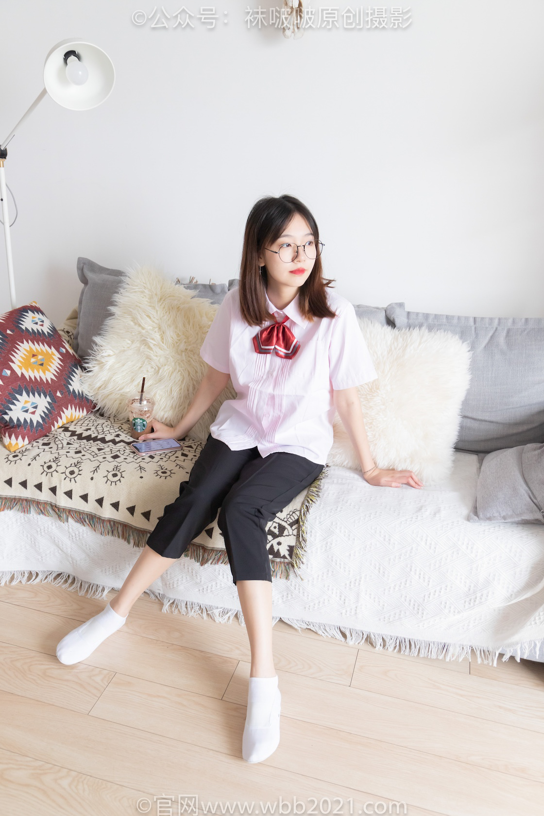 袜啵啵 积分限定作品 - NO.043期 《小甜豆》 校服，平底布鞋，白棉袜，裸足