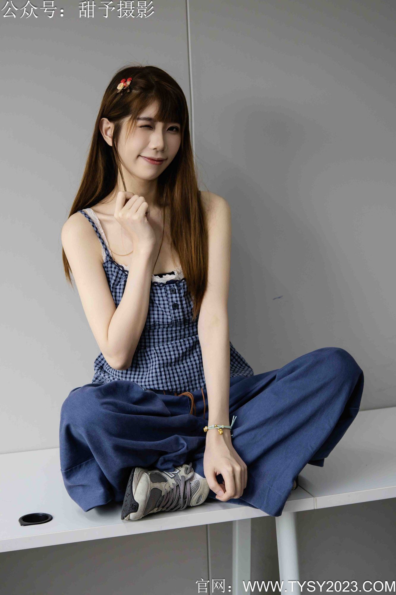 甜予摄影 - NO.385期 《萧潇》 运动鞋，棉袜，裸足