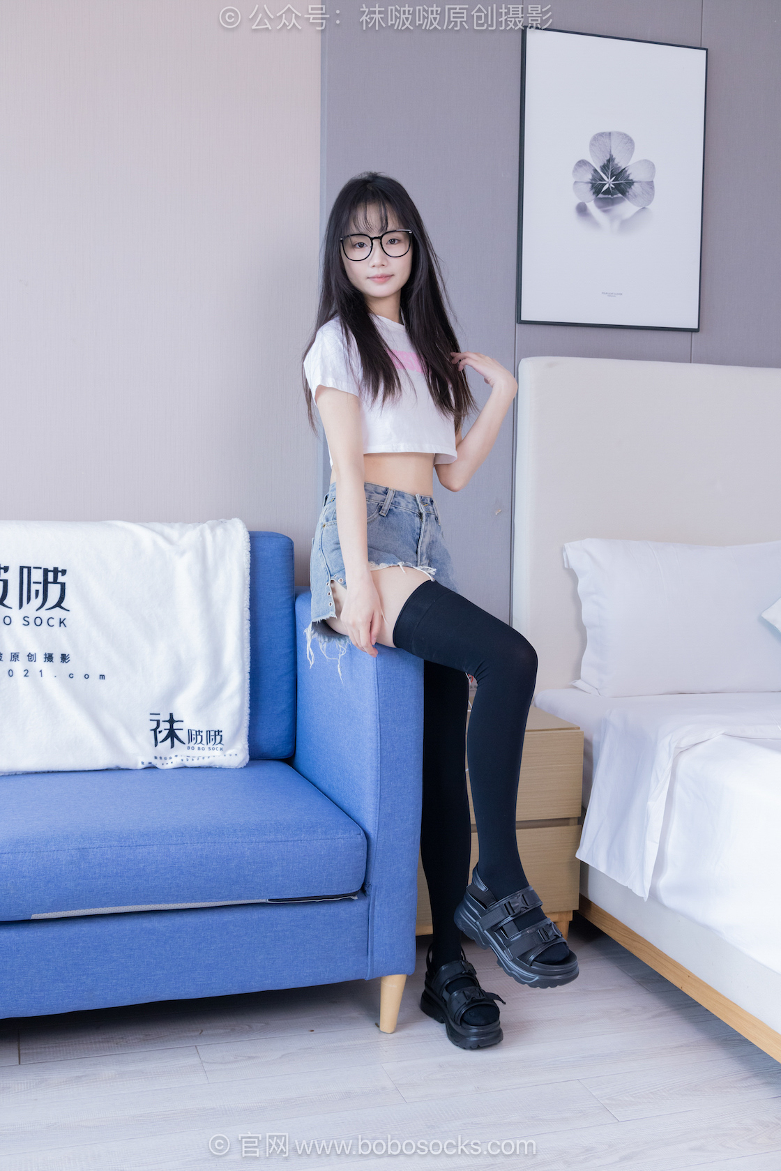 袜啵啵 积分限定作品 - NO.052期 《甜甜圈》 两双凉鞋，厚黑丝大腿袜，裸足穿鞋