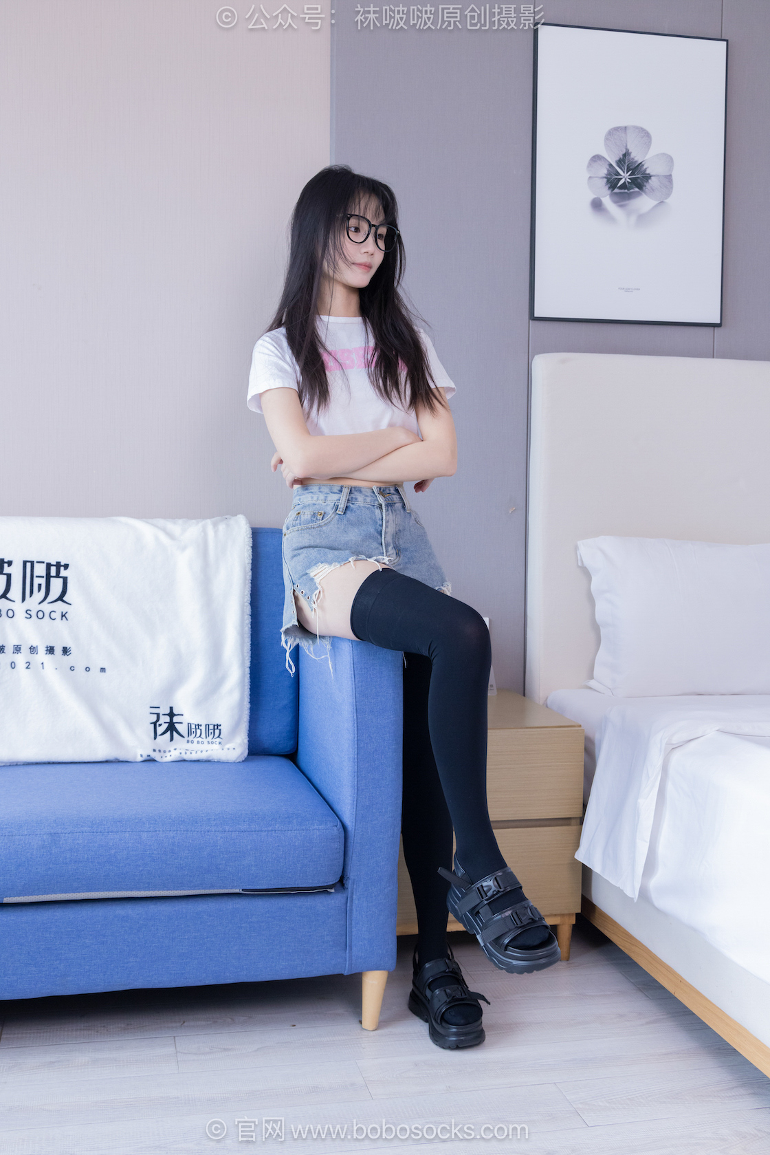 袜啵啵 积分限定作品 - NO.052期 《甜甜圈》 两双凉鞋，厚黑丝大腿袜，裸足穿鞋